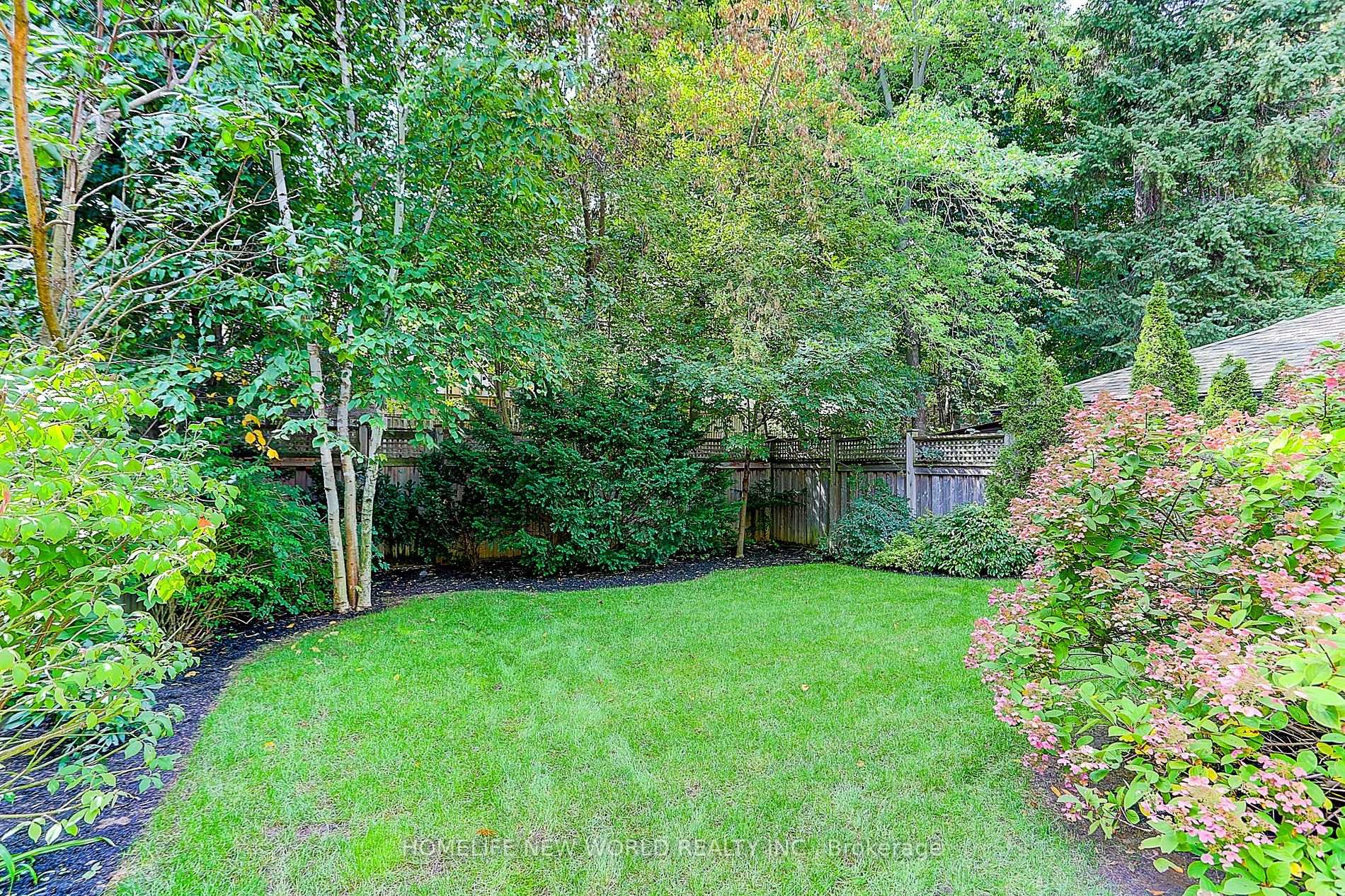 255 Chaplin Cres