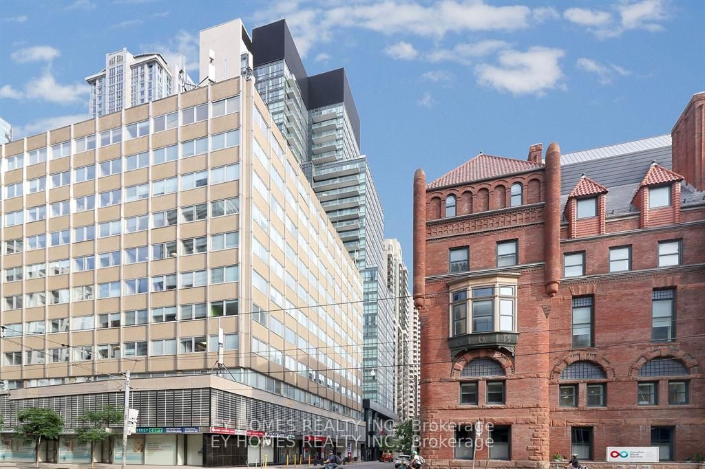 770 Bay St, #1613
