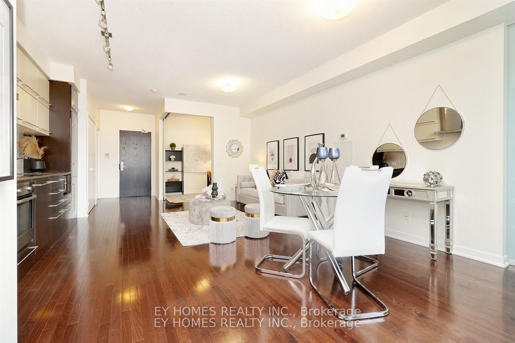 770 Bay St, #1613