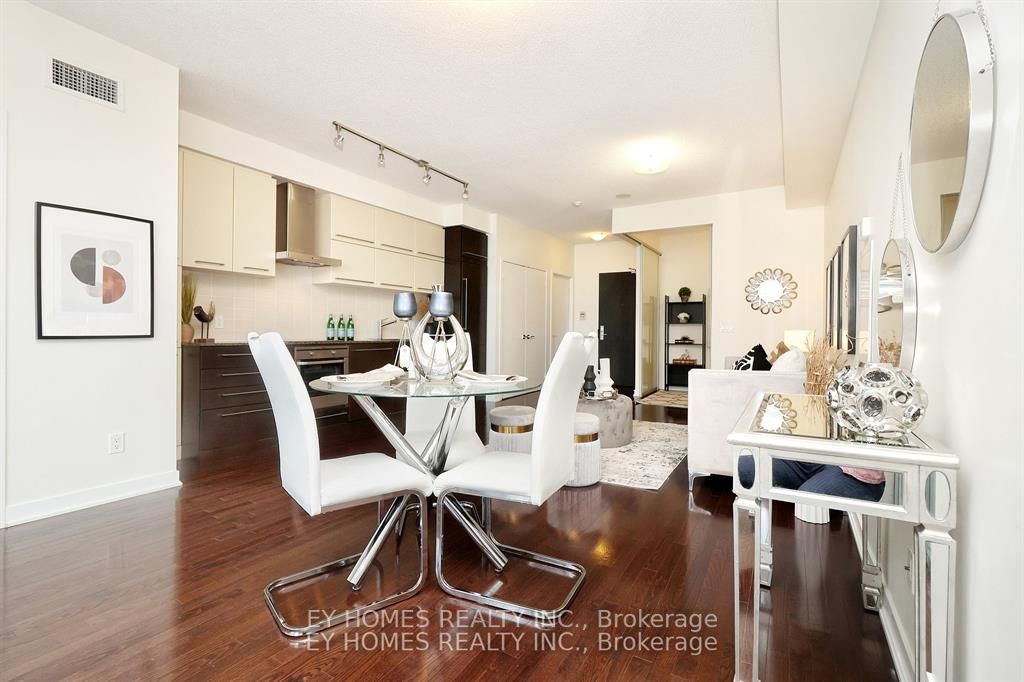 770 Bay St, #1613