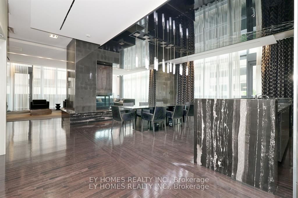 770 Bay St, #1613