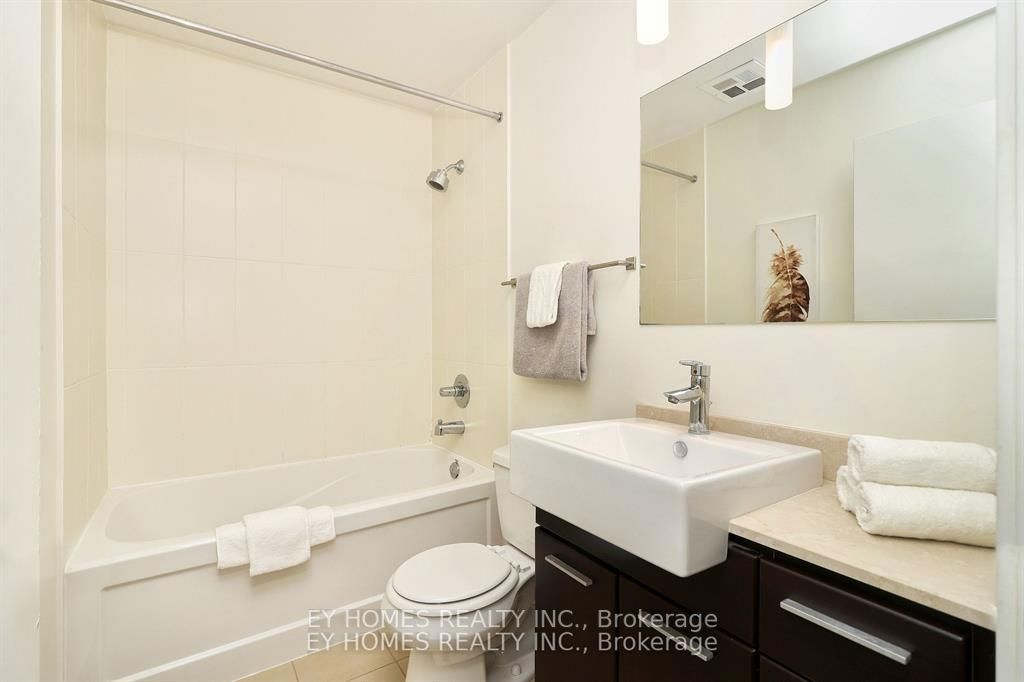 770 Bay St, #1613