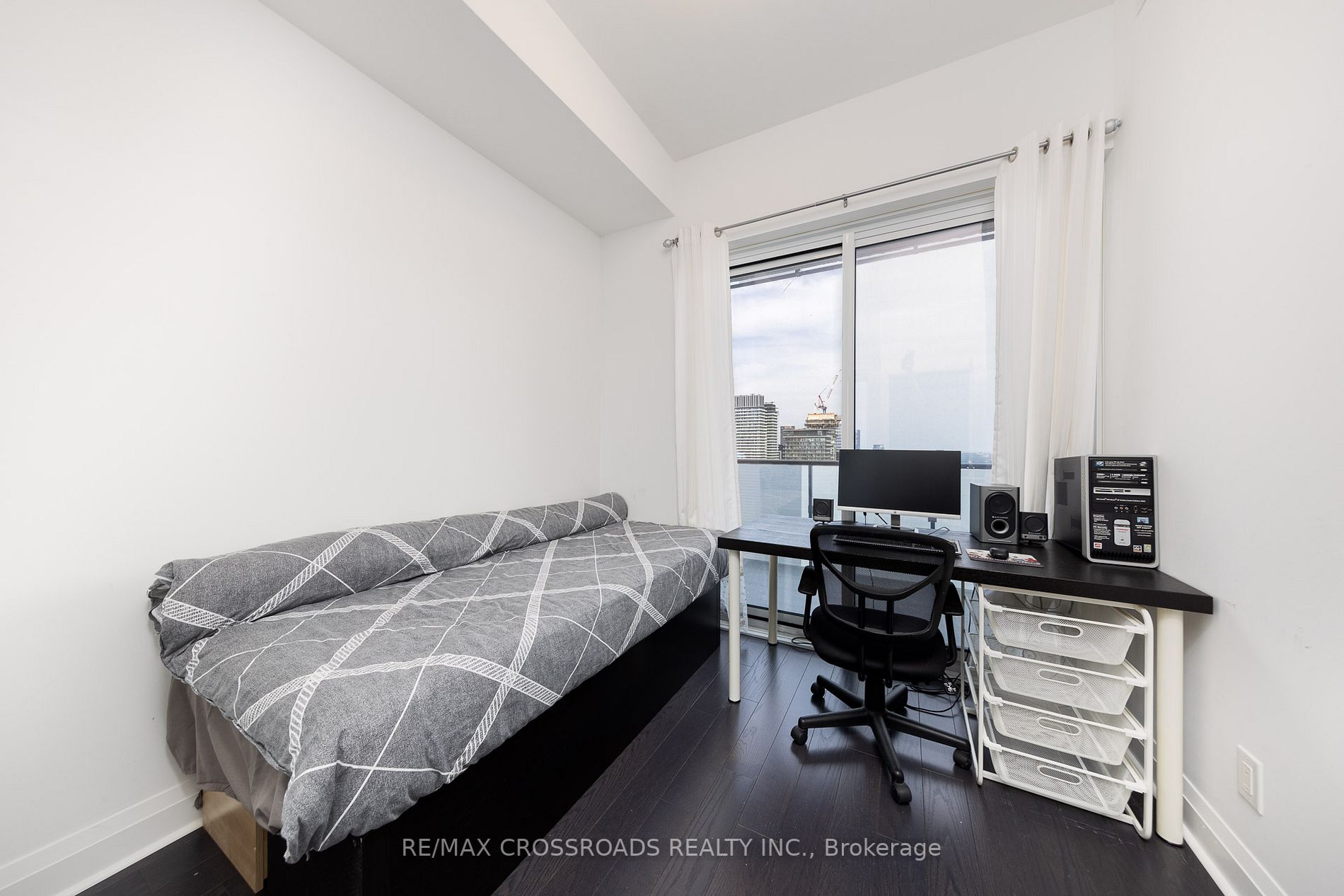 1080 Bay St, #4509