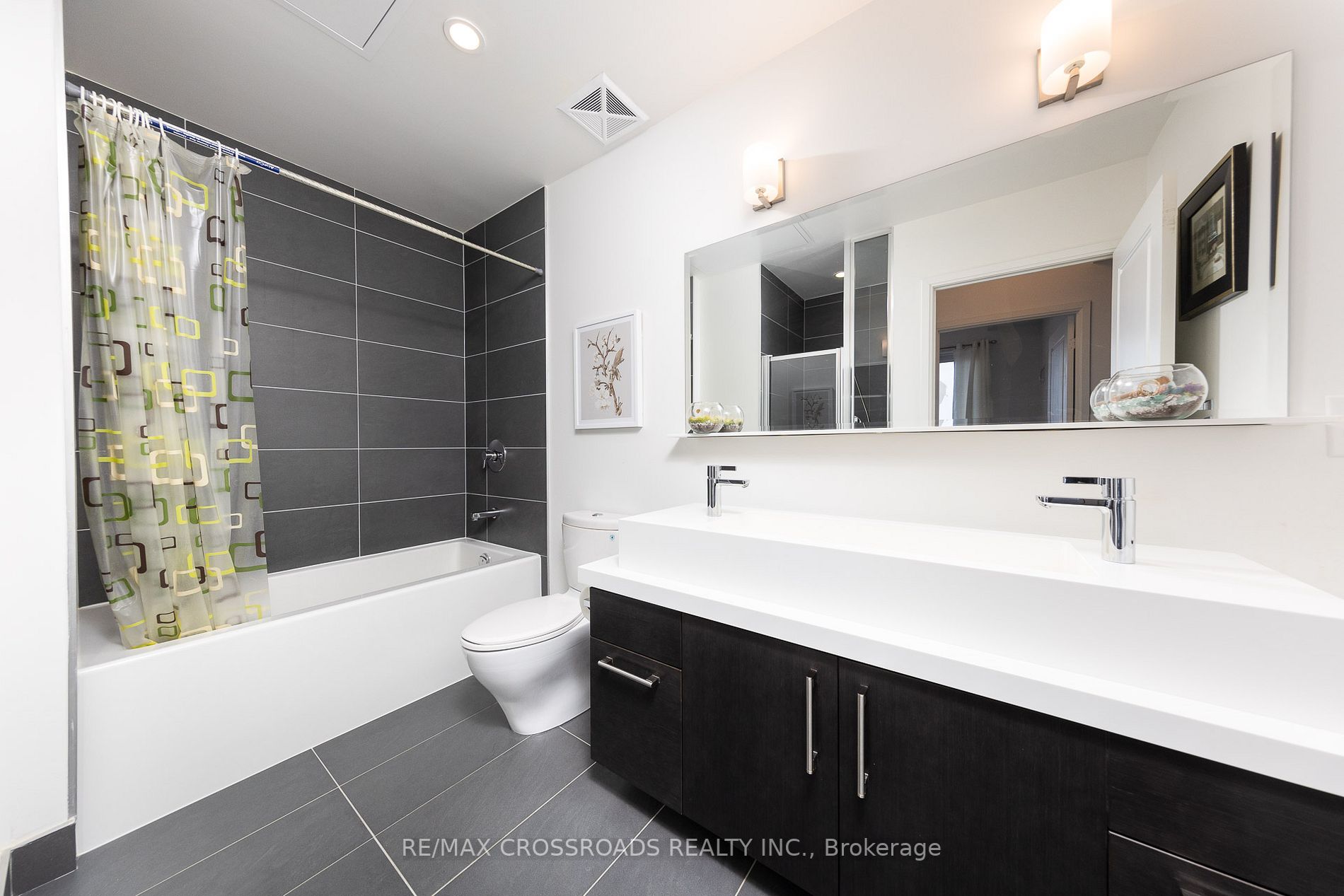 1080 Bay St, #4509