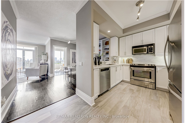 123 Eglinton Ave E, Toronto