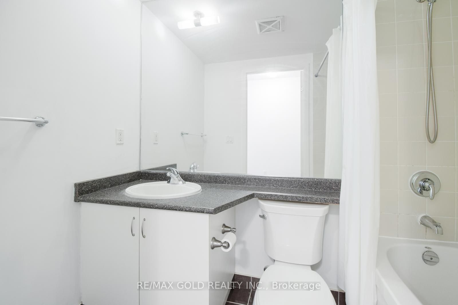 209 Fort York Blvd, #372