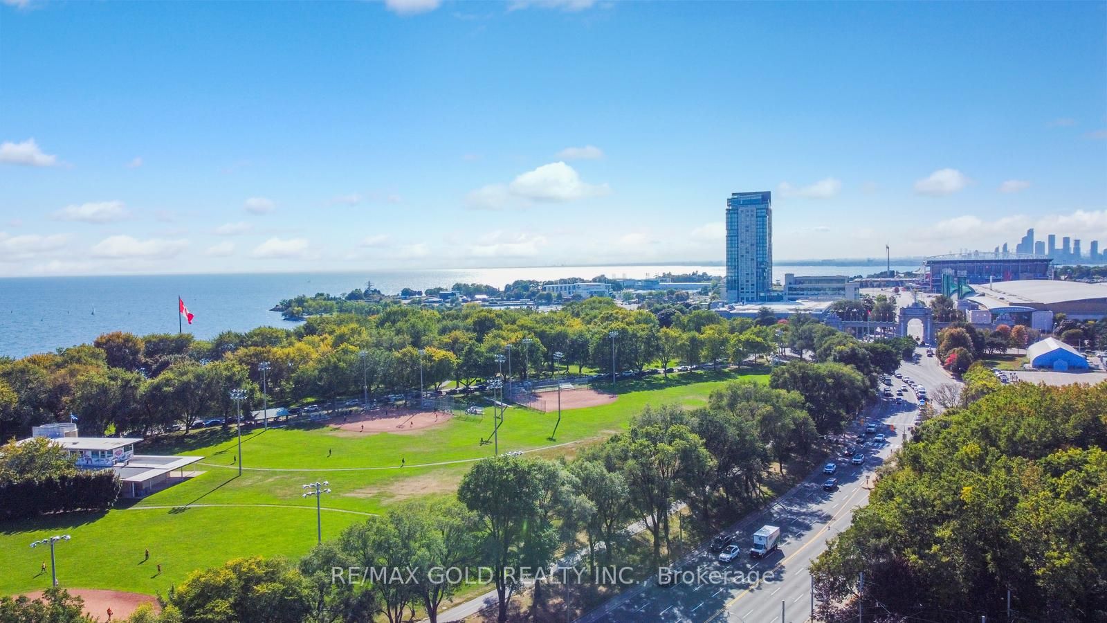 209 Fort York Blvd, #372