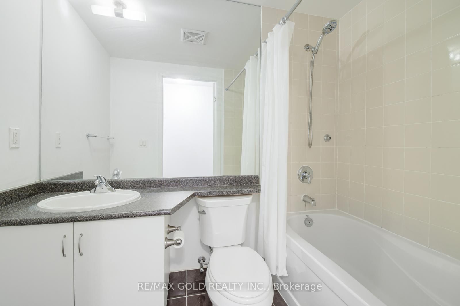 209 Fort York Blvd, #372