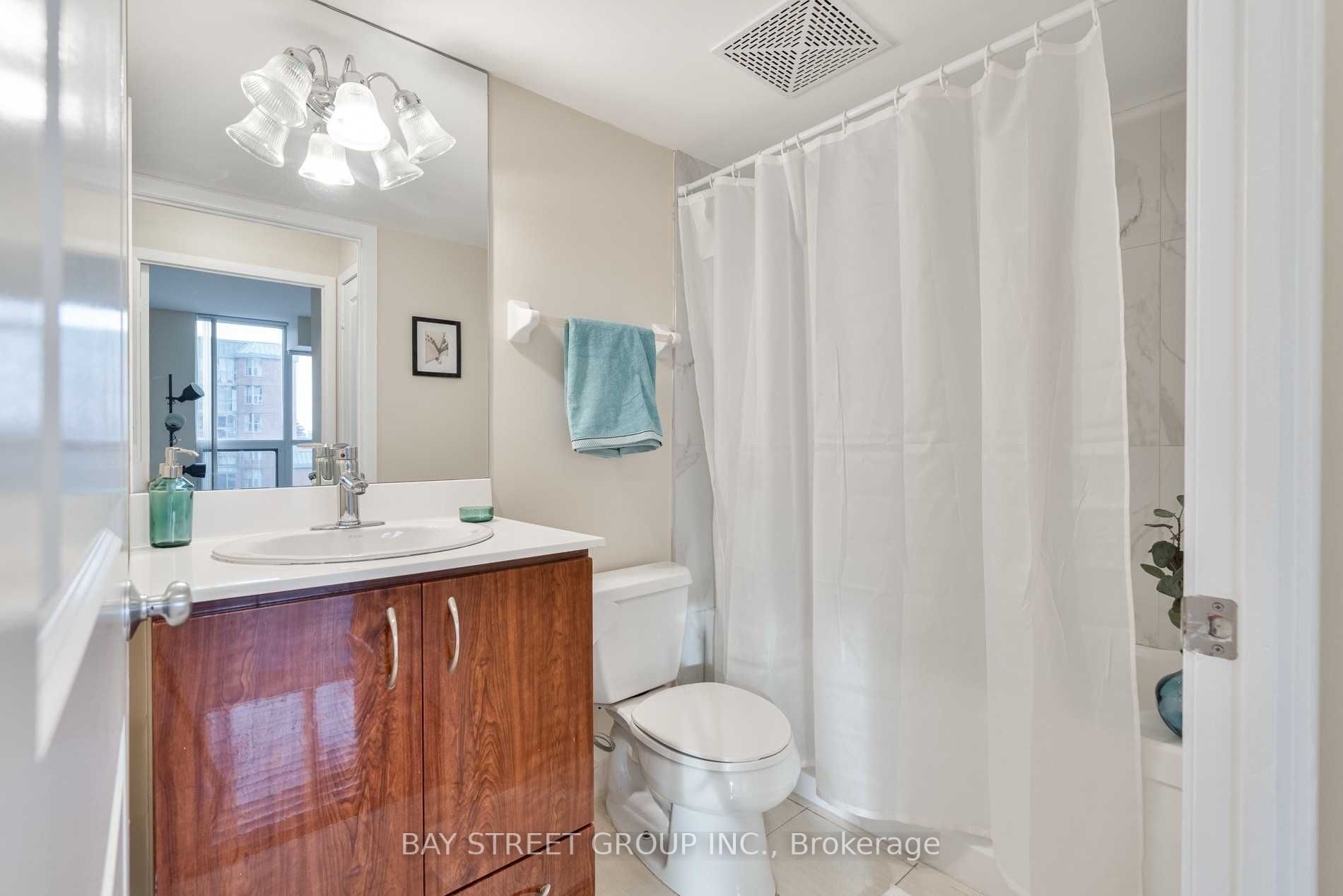 5793 Yonge St, #605