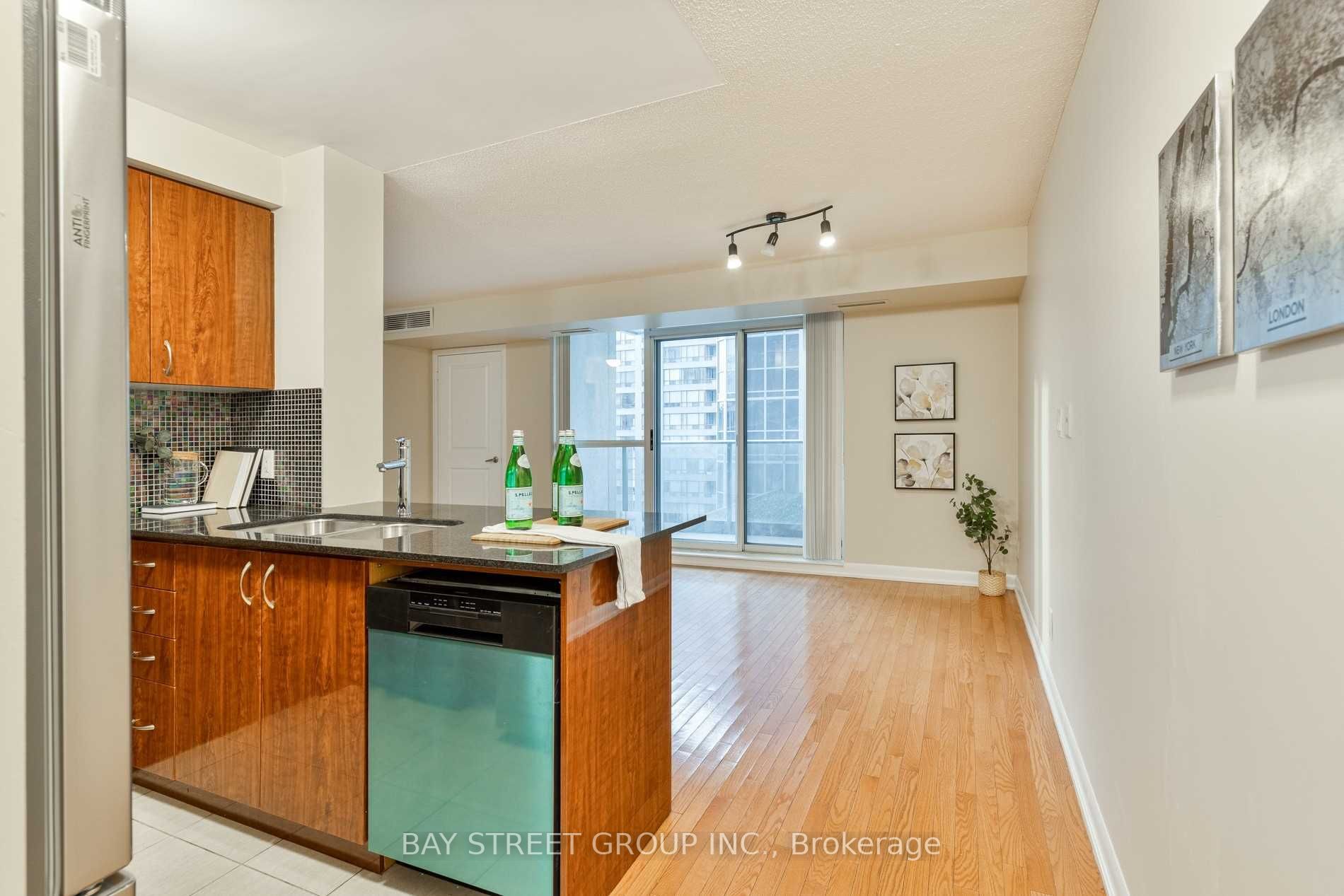 5793 Yonge St, #605
