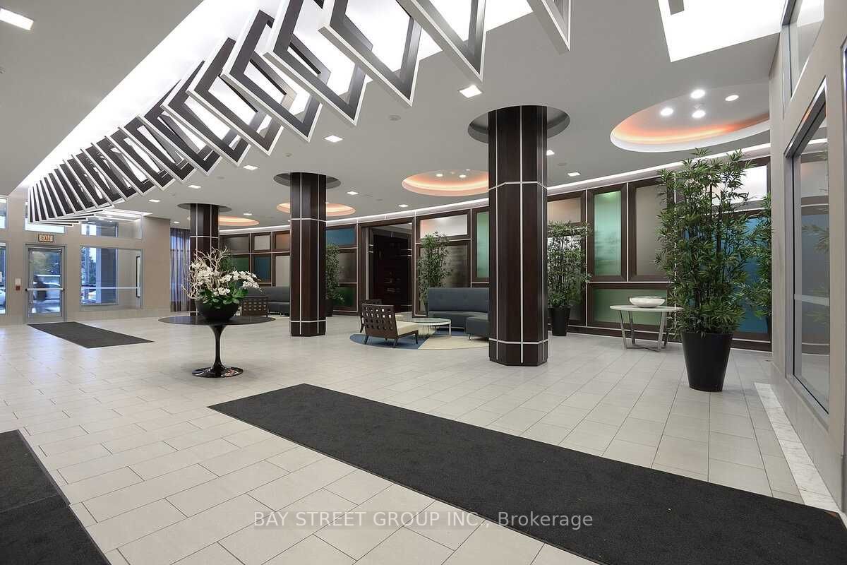 5793 Yonge St, #605