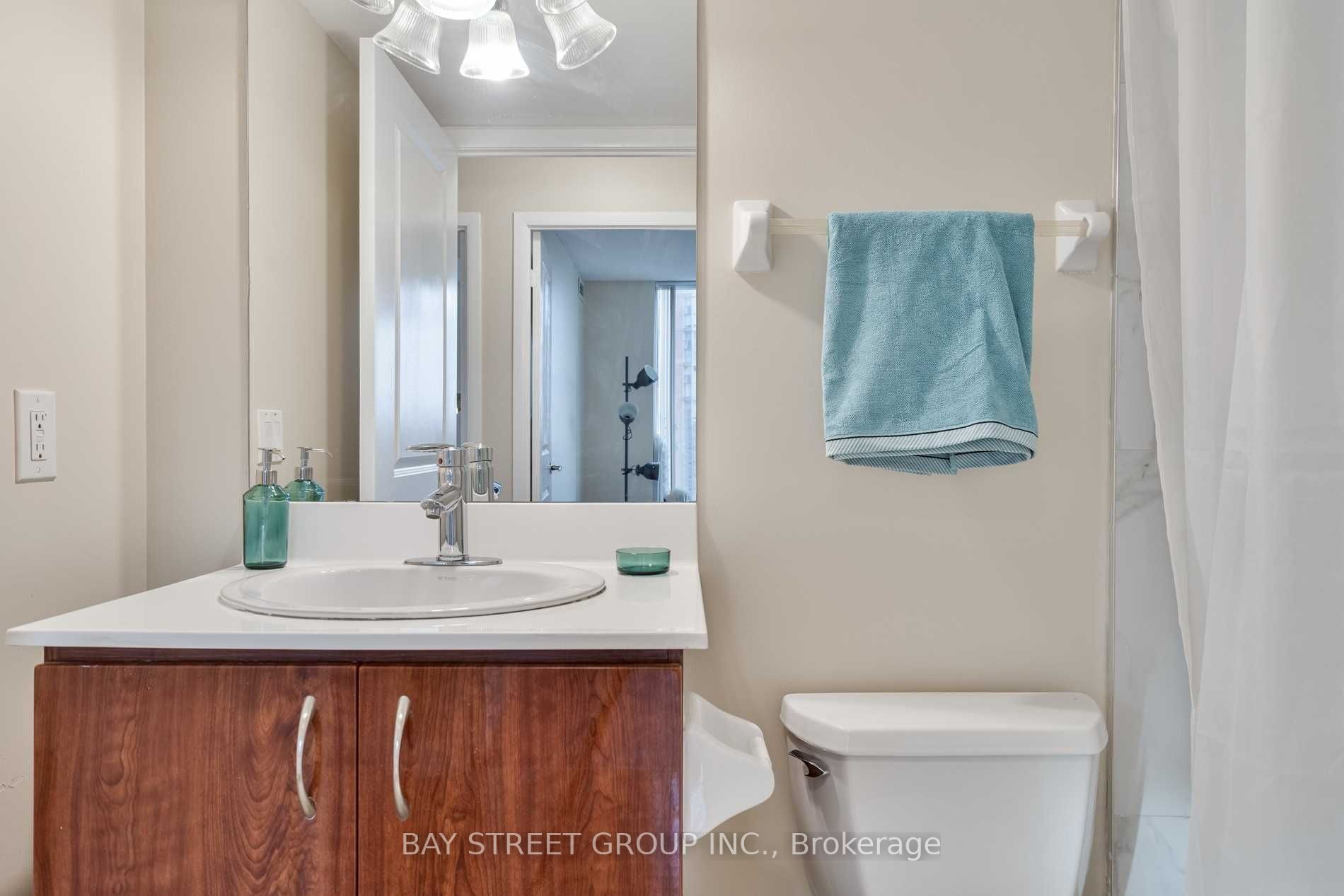 5793 Yonge St, #605