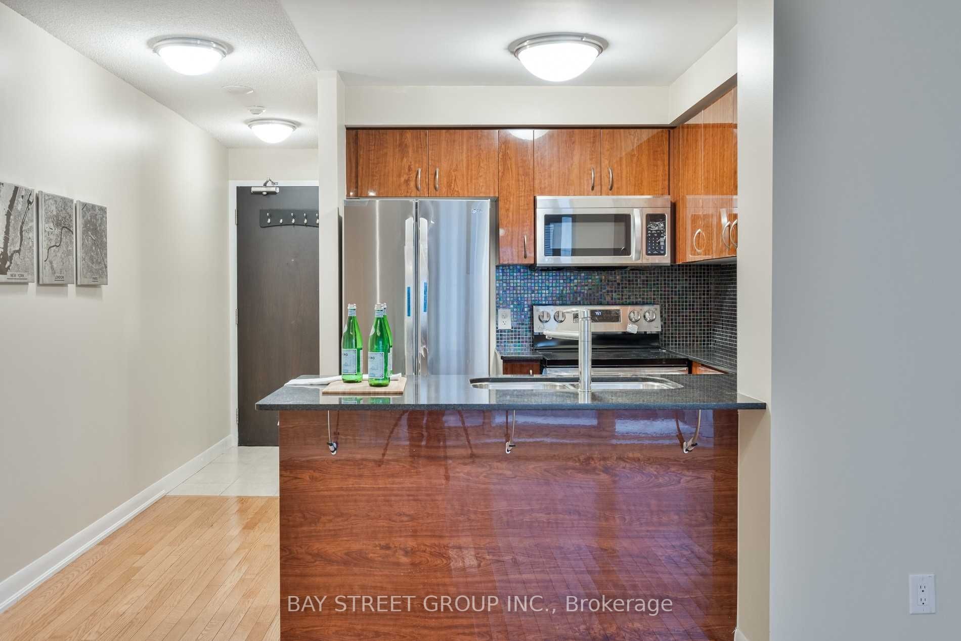 5793 Yonge St, #605
