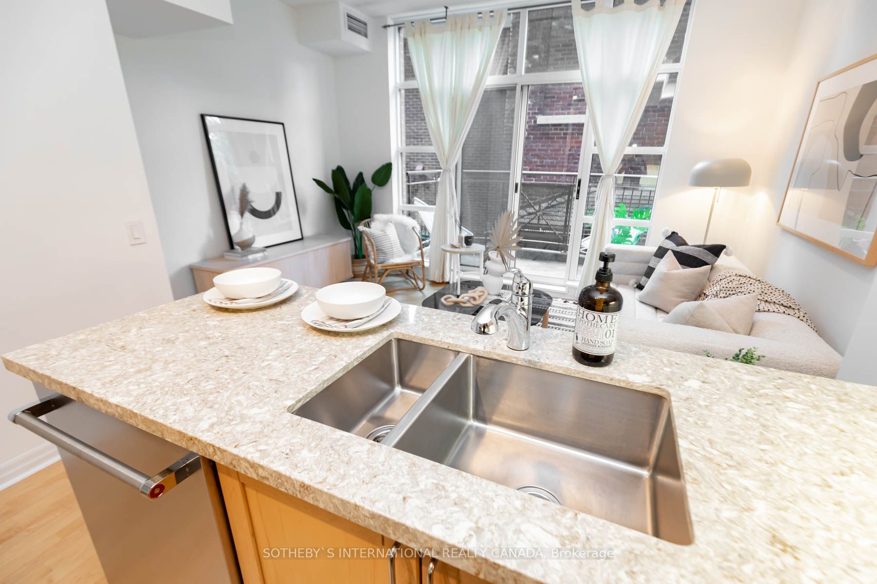 901 Queen St W, #224