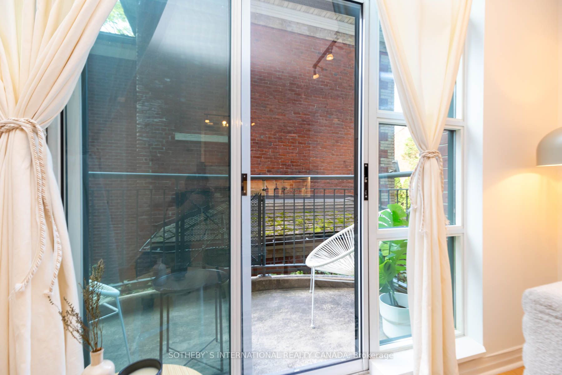 901 Queen St W, #224
