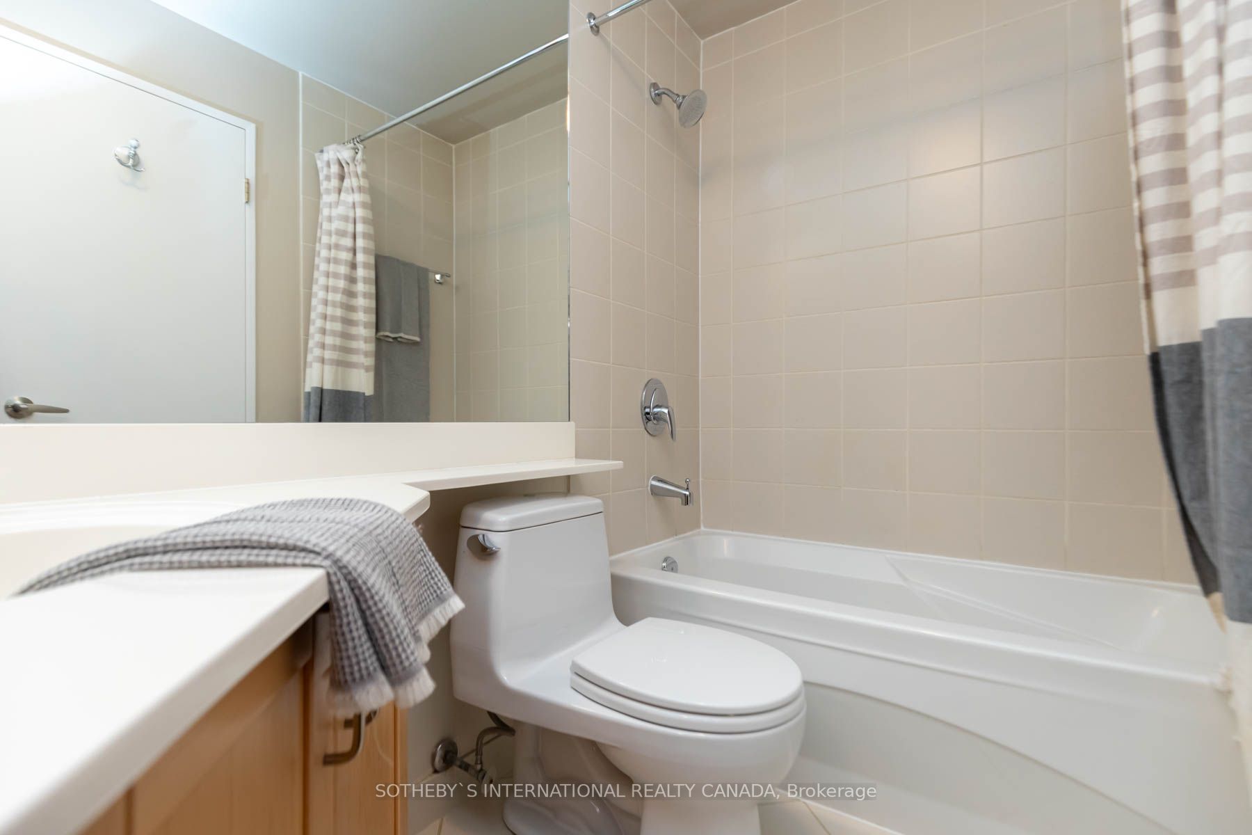 901 Queen St W, #224