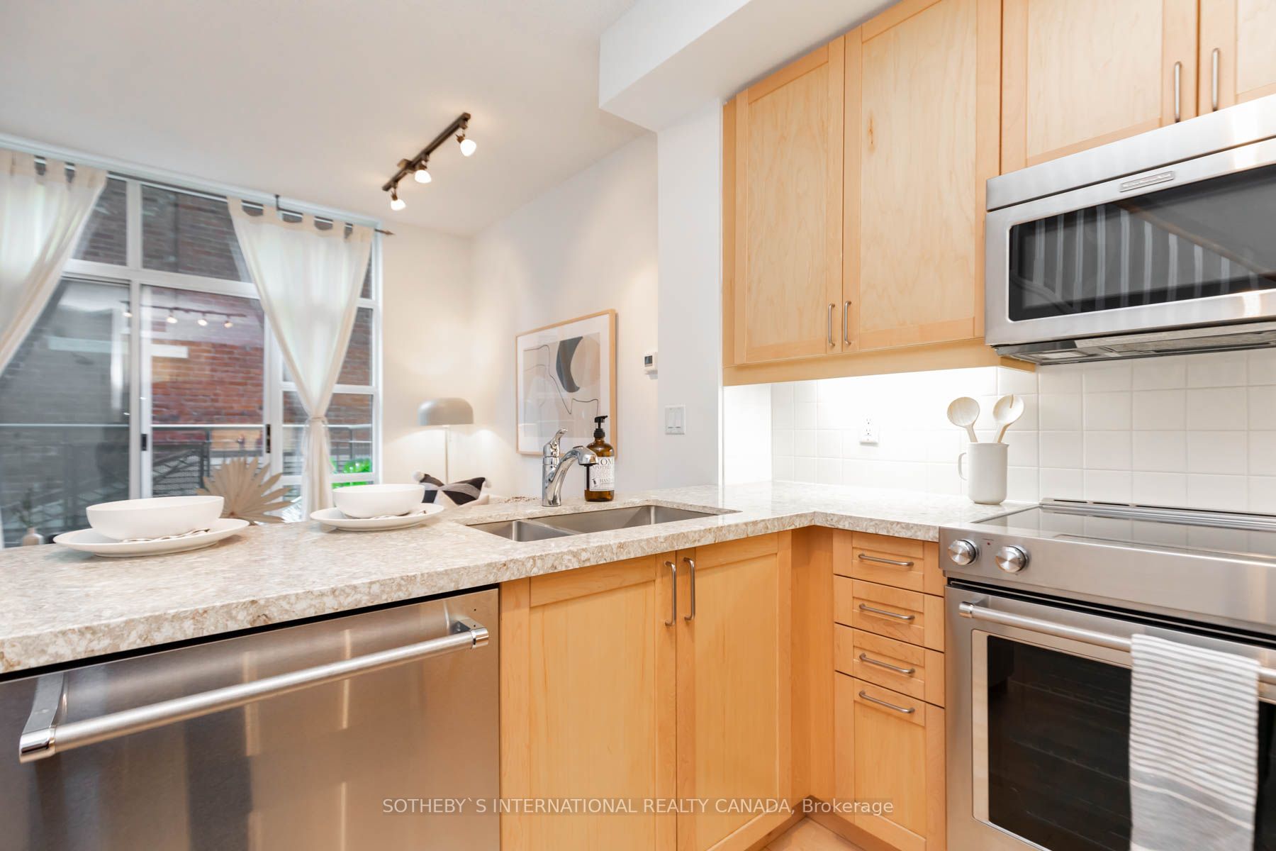 901 Queen St W, #224