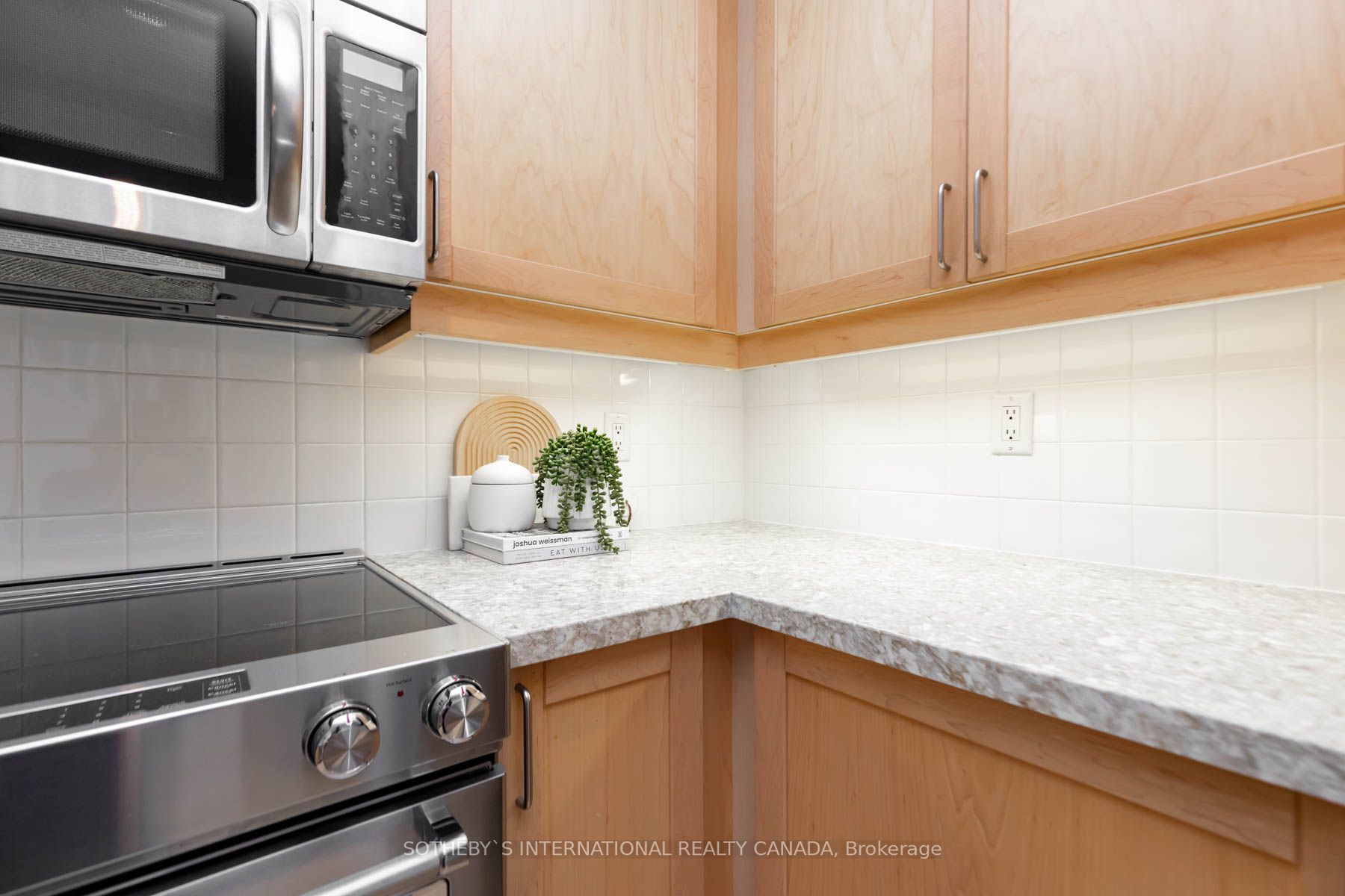 901 Queen St W, #224