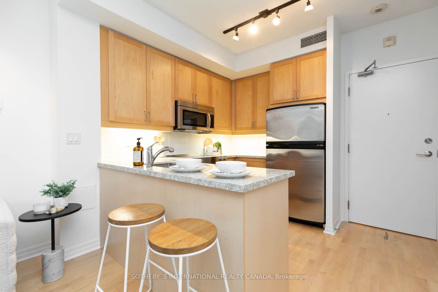 901 Queen St W, #224
