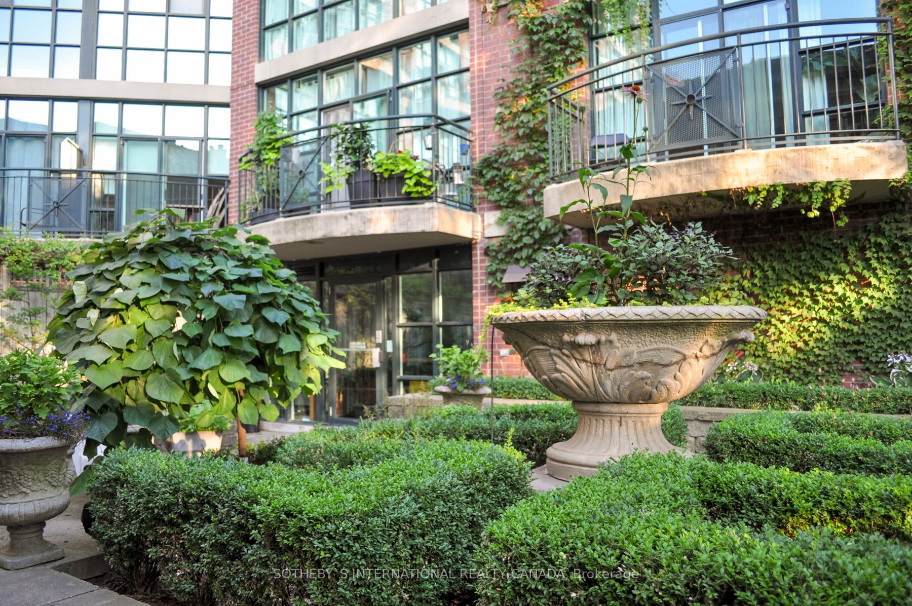 901 Queen St W, #224