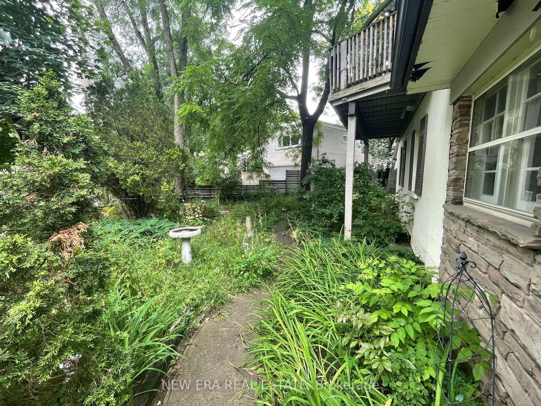 51 Arlstan Dr