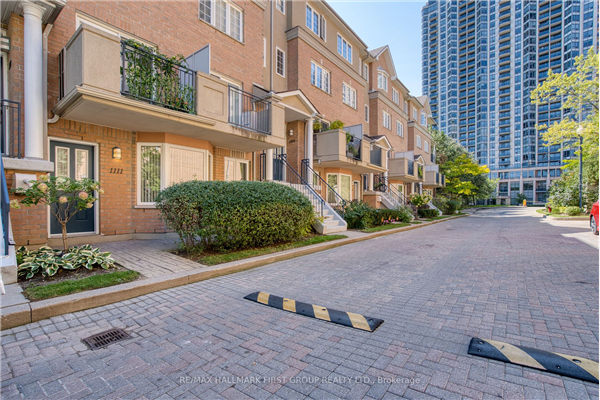 28 Sommerset Way, Toronto