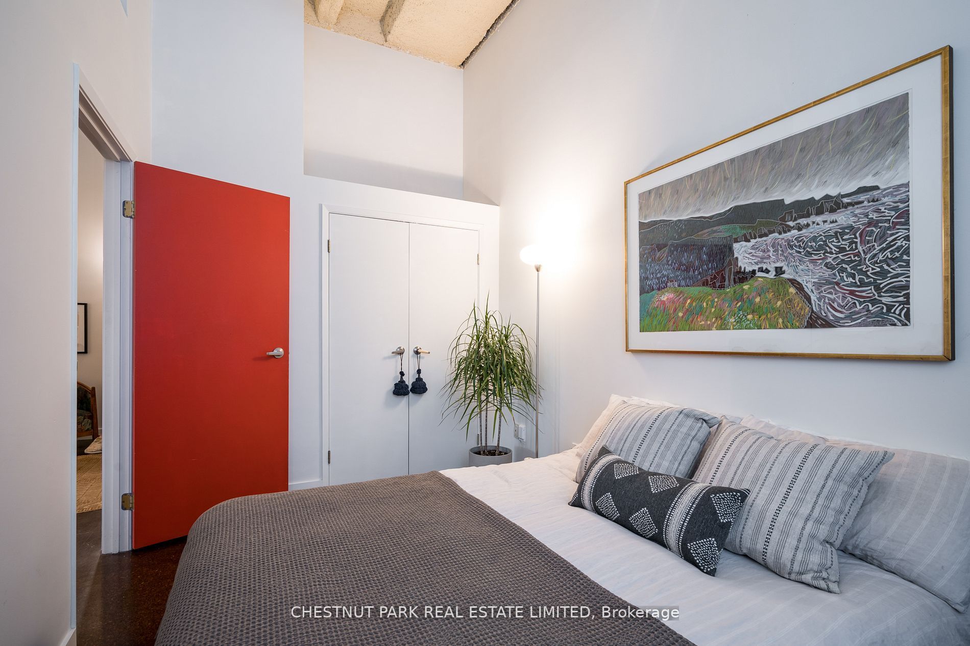 21 Nassau St, #208