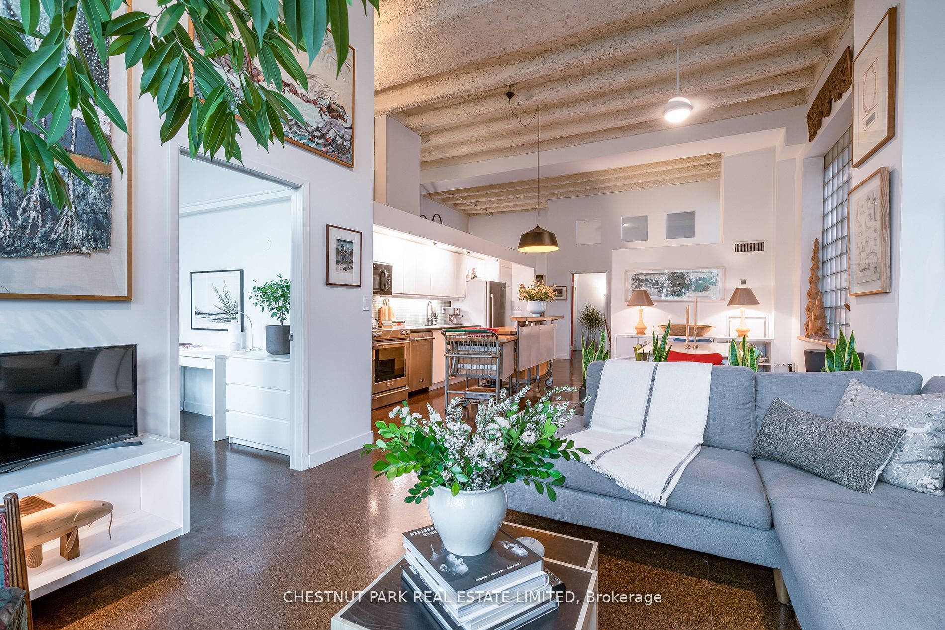 21 Nassau St, #208