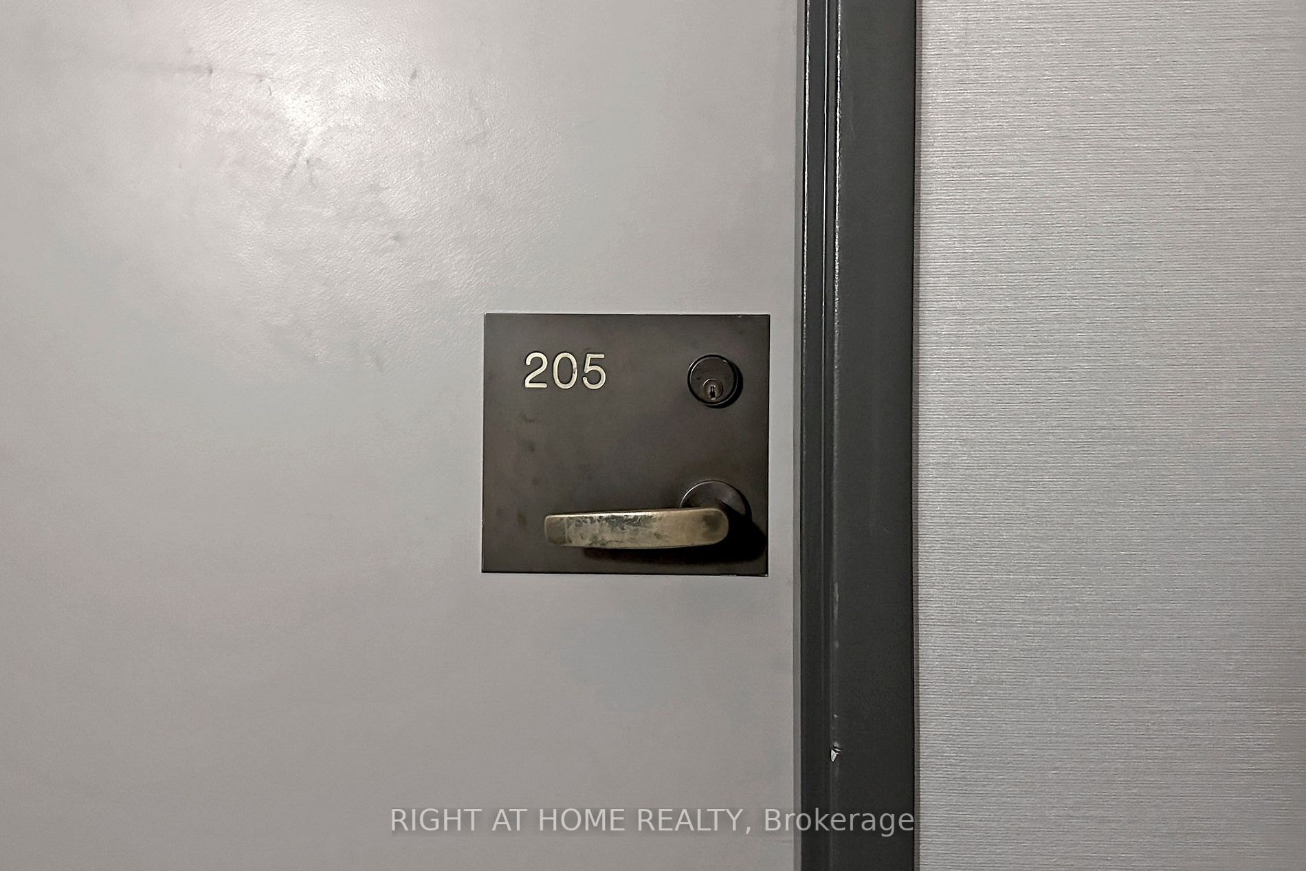 25 Maitland St, #205