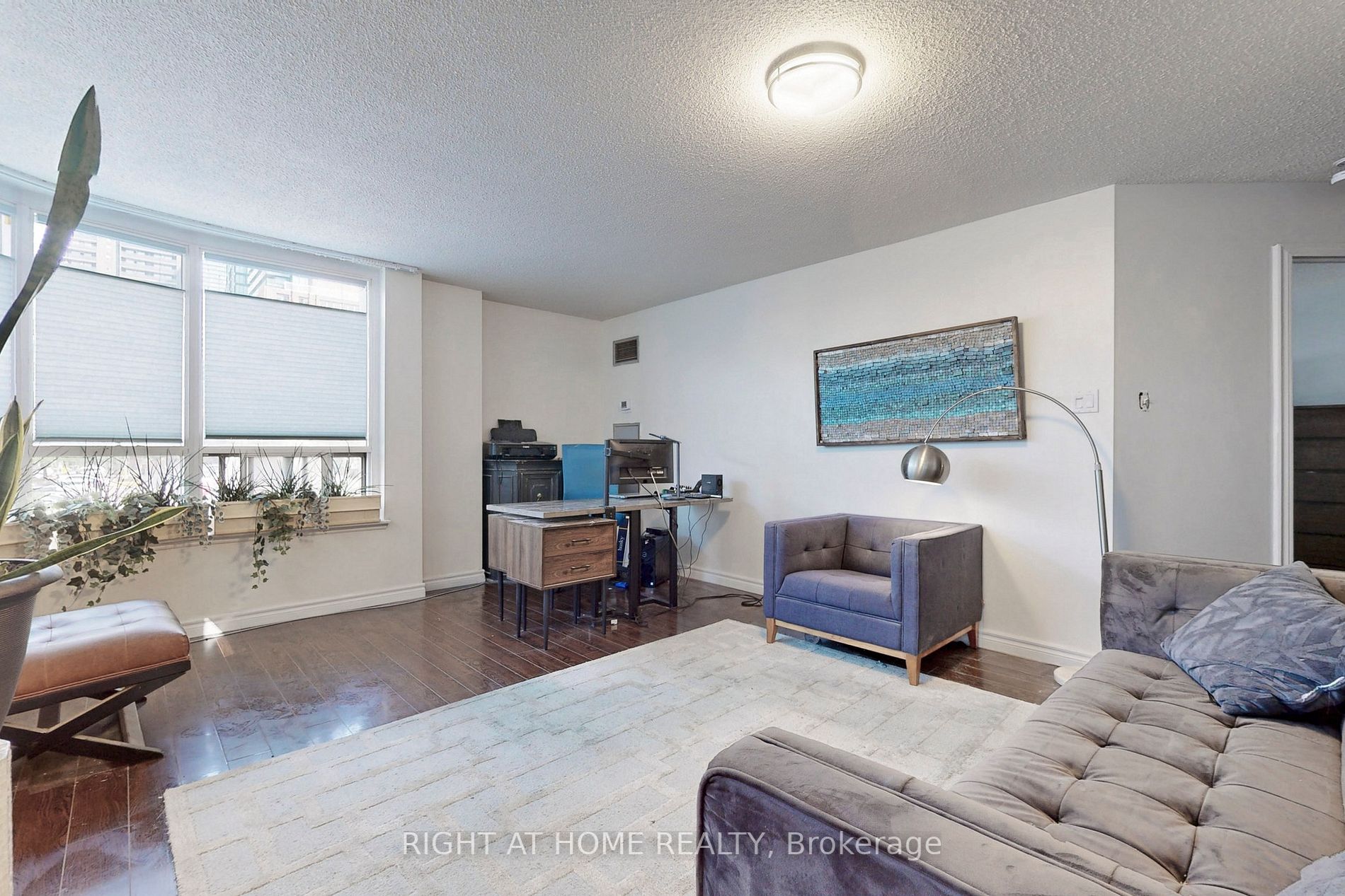 25 Maitland St, #205