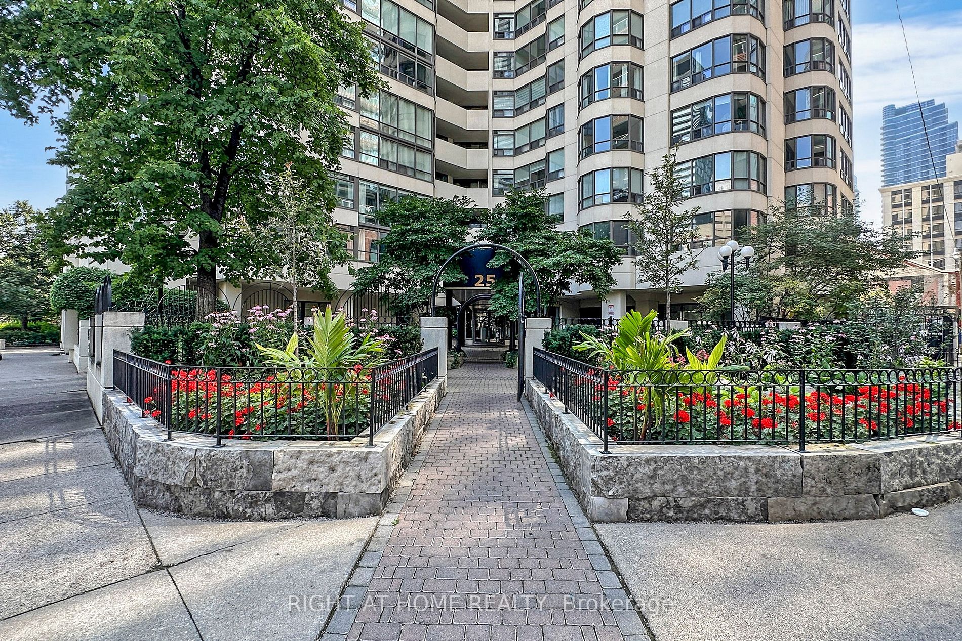 25 Maitland St, #205