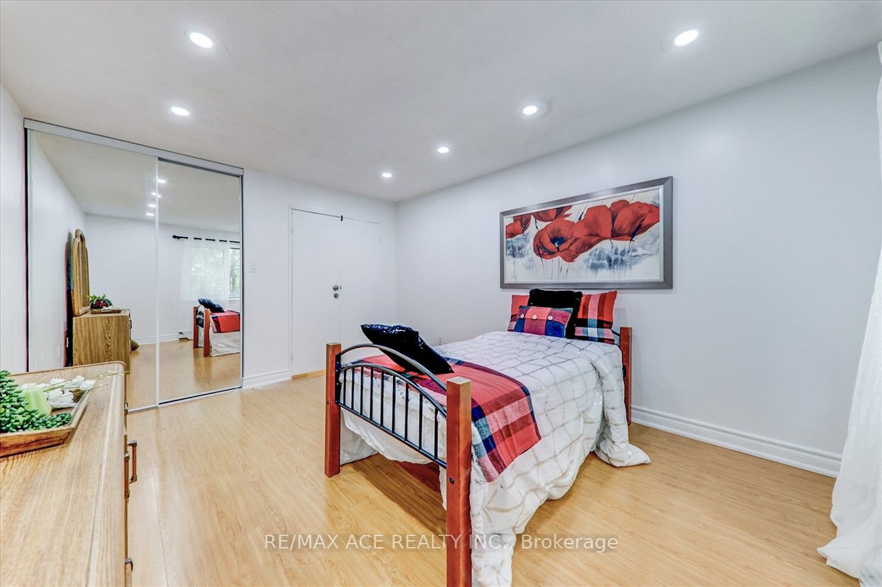 25 Pebble Bywy, #21