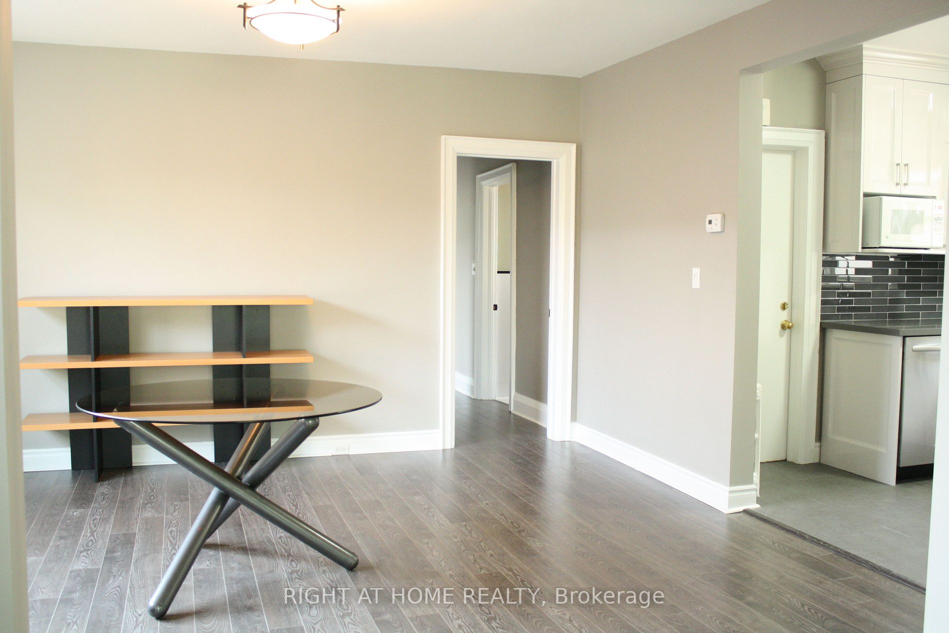 24 BRAEMAR Avenue, #UPPER
