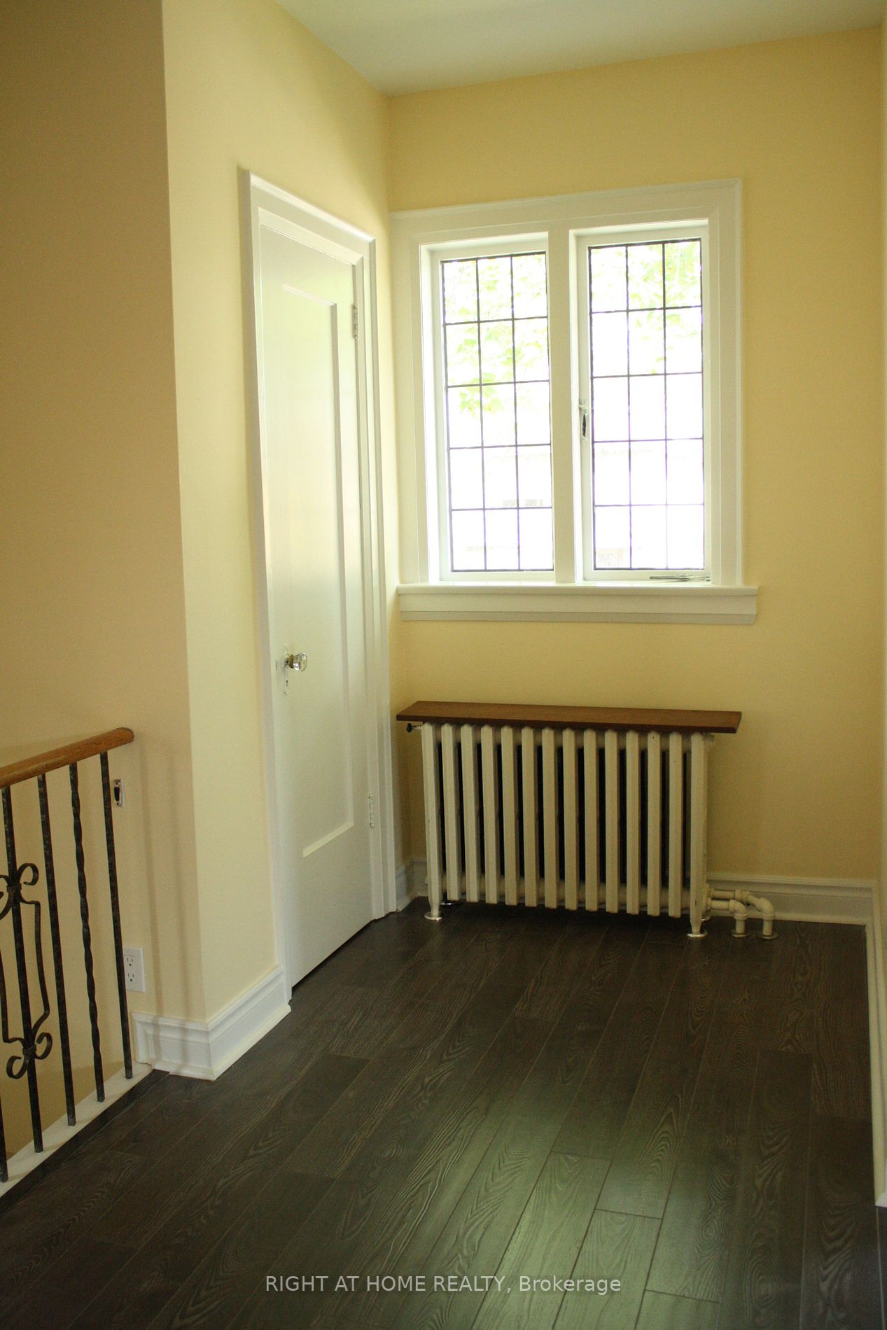 24 BRAEMAR Avenue, #UPPER