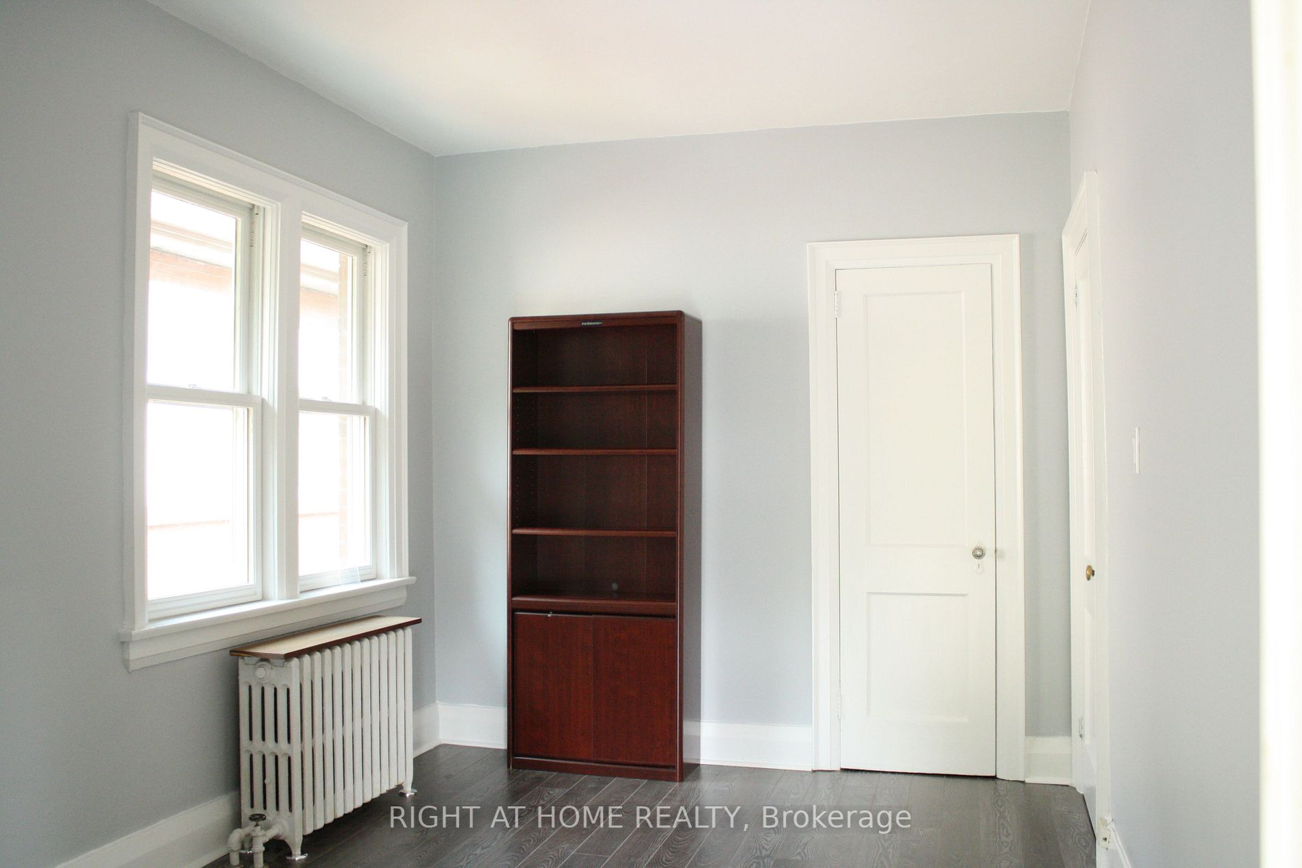 24 BRAEMAR Avenue, #UPPER