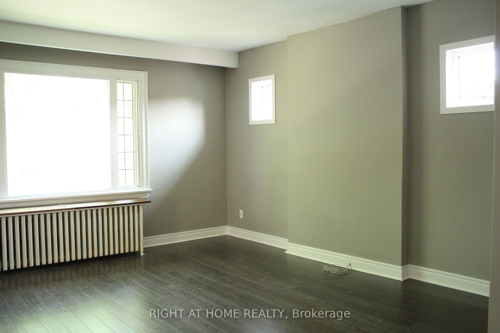 24 BRAEMAR Avenue, #UPPER