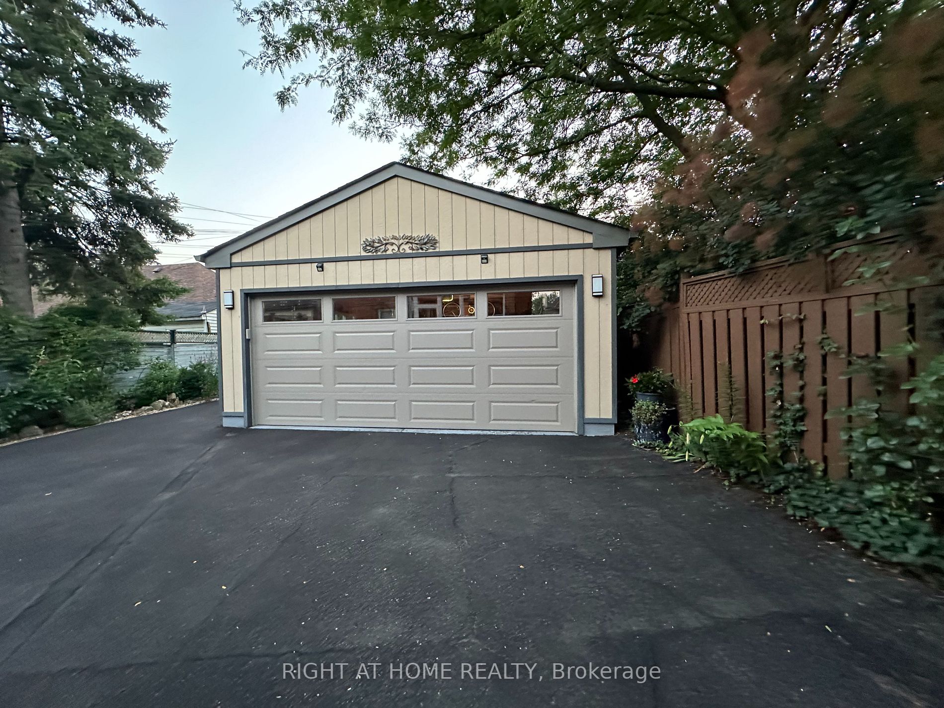 24 BRAEMAR Avenue, #UPPER
