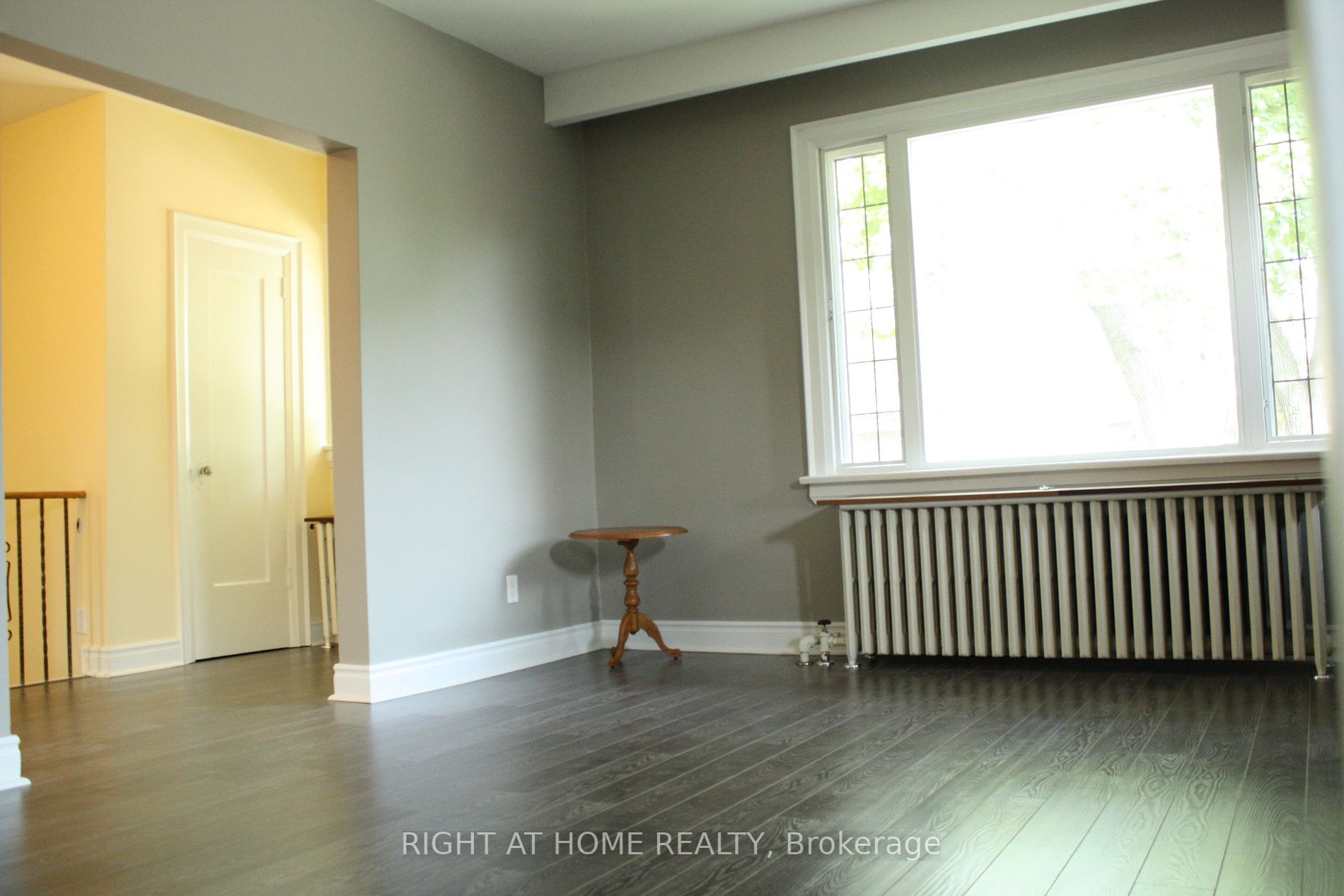 24 BRAEMAR Avenue, #UPPER