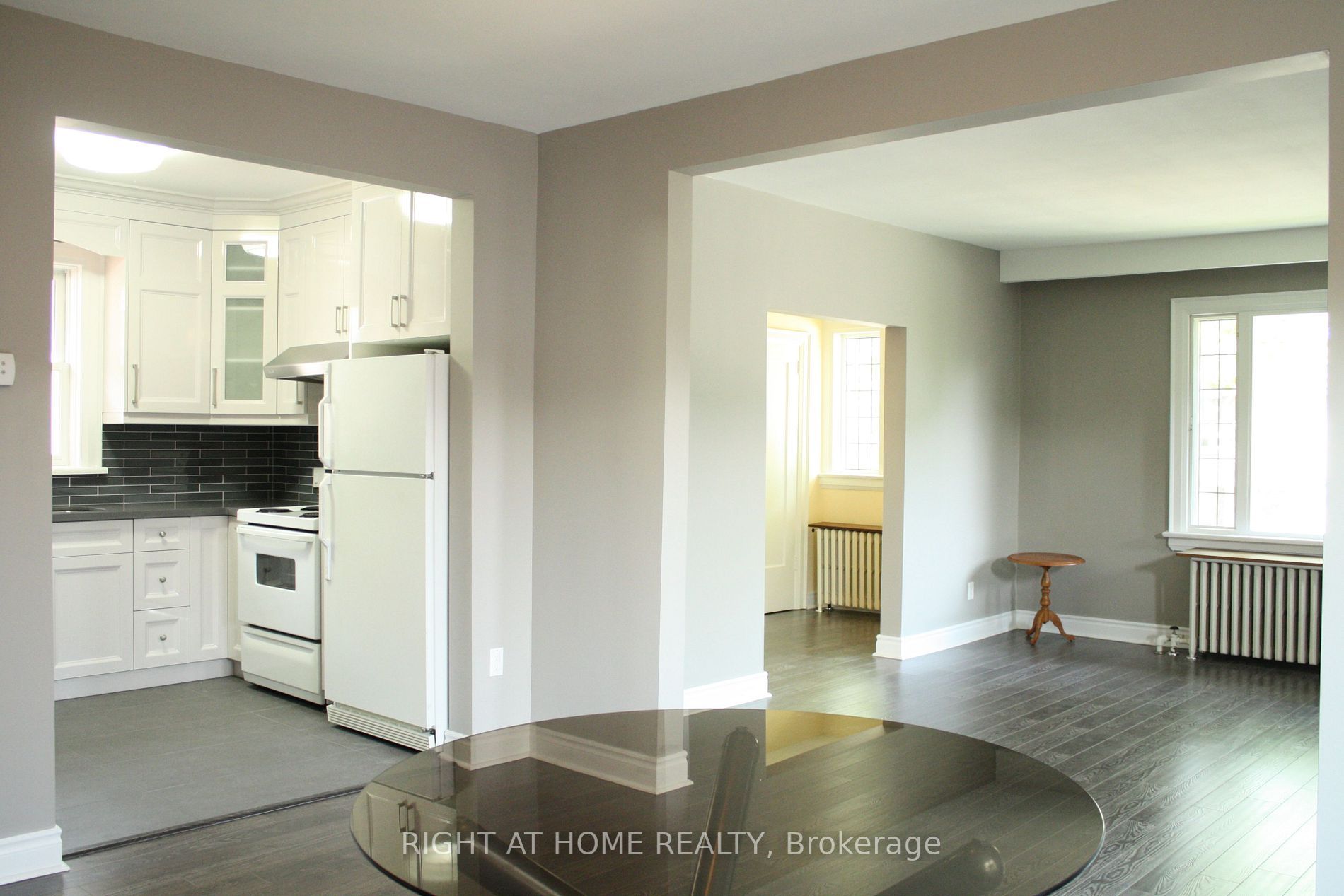 24 BRAEMAR Avenue, #UPPER