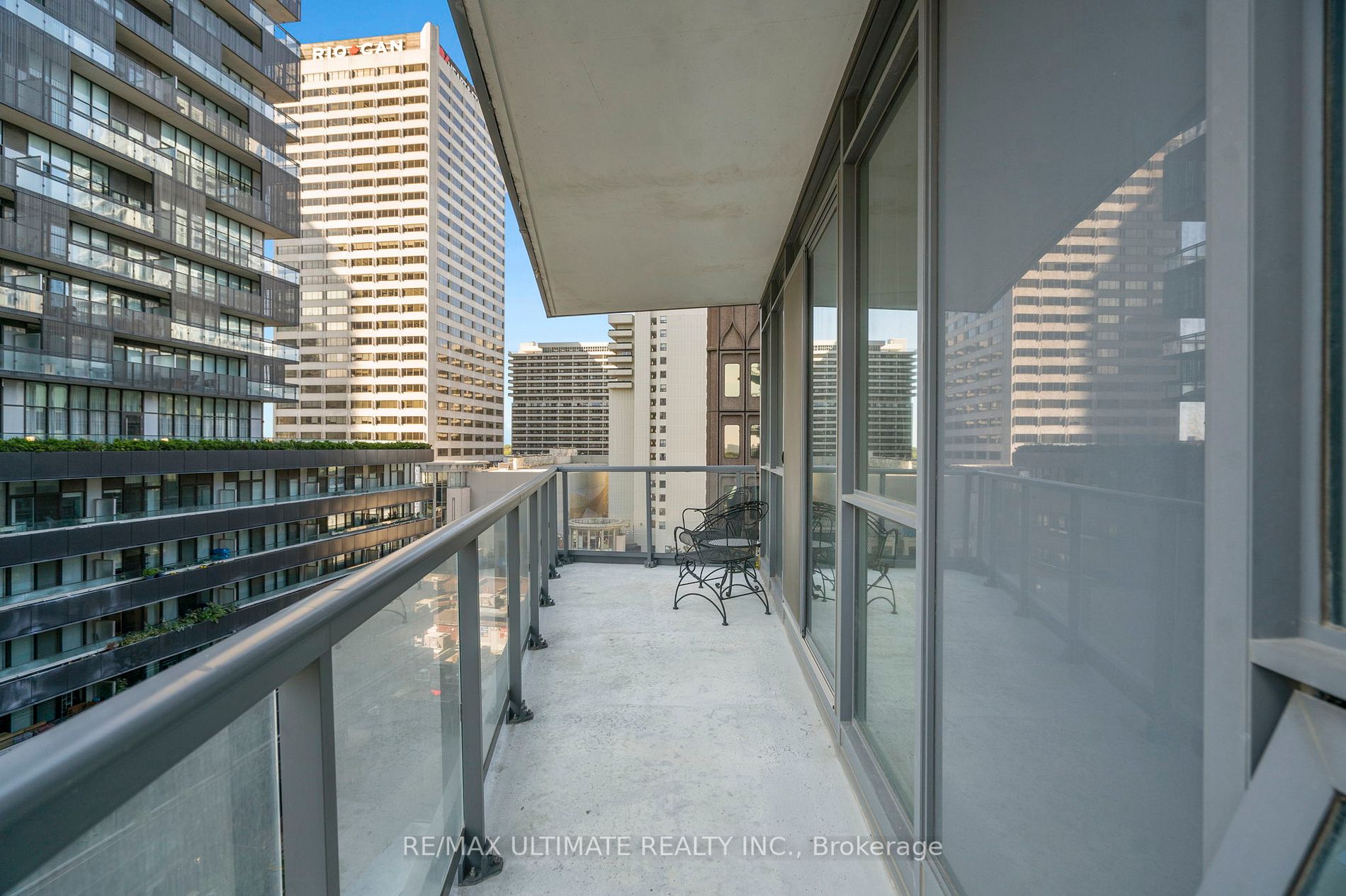30 Roehampton Avenue, #802