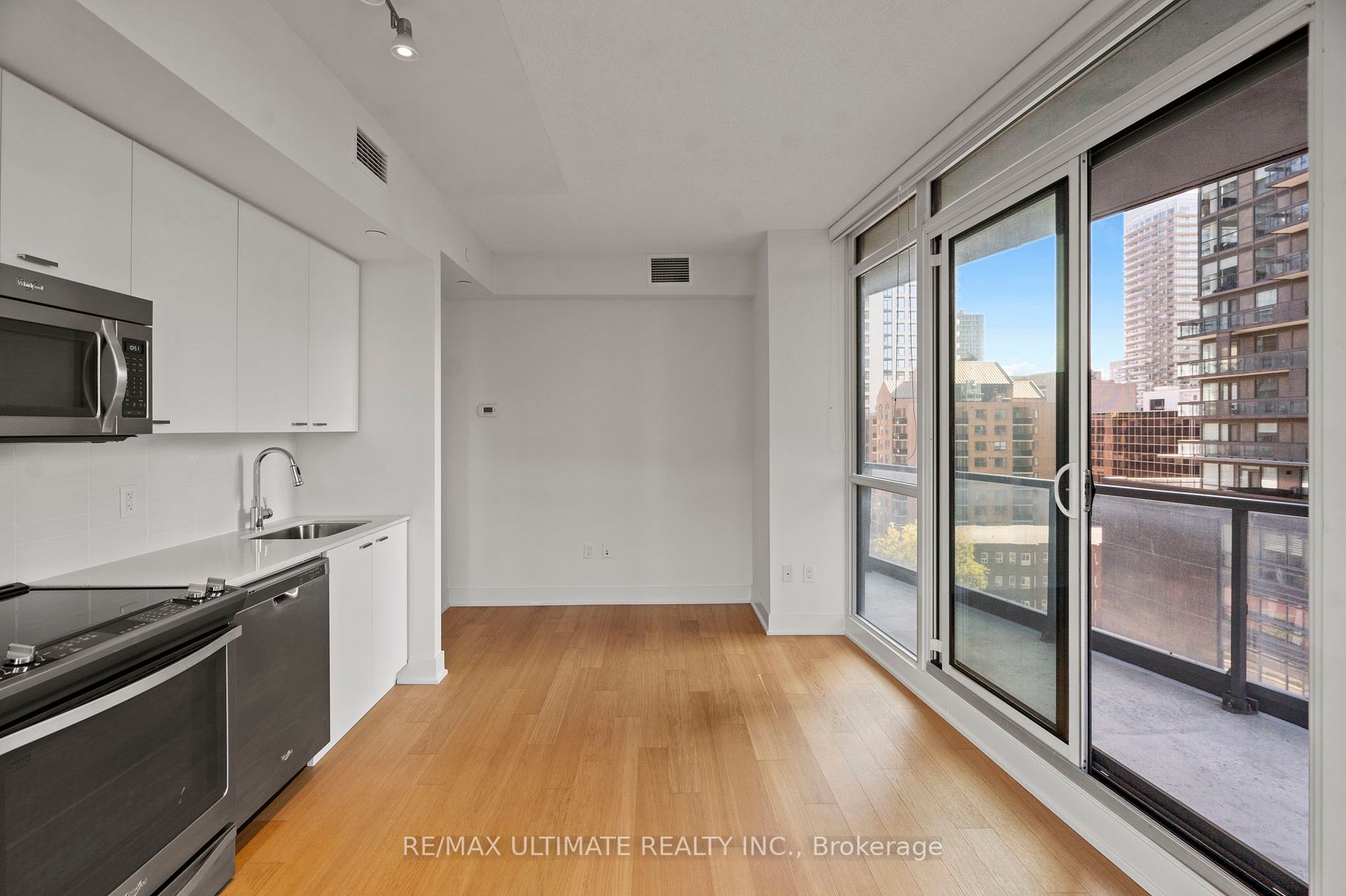 30 Roehampton Avenue, #802