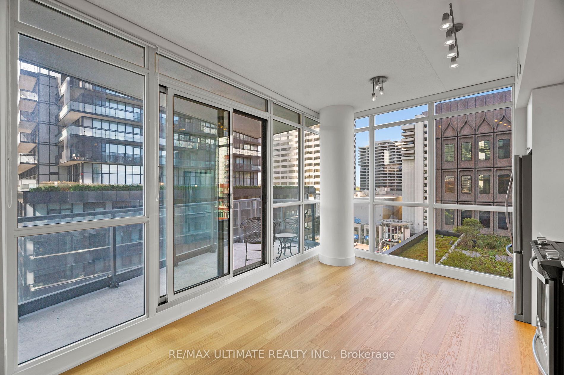 30 Roehampton Avenue, #802