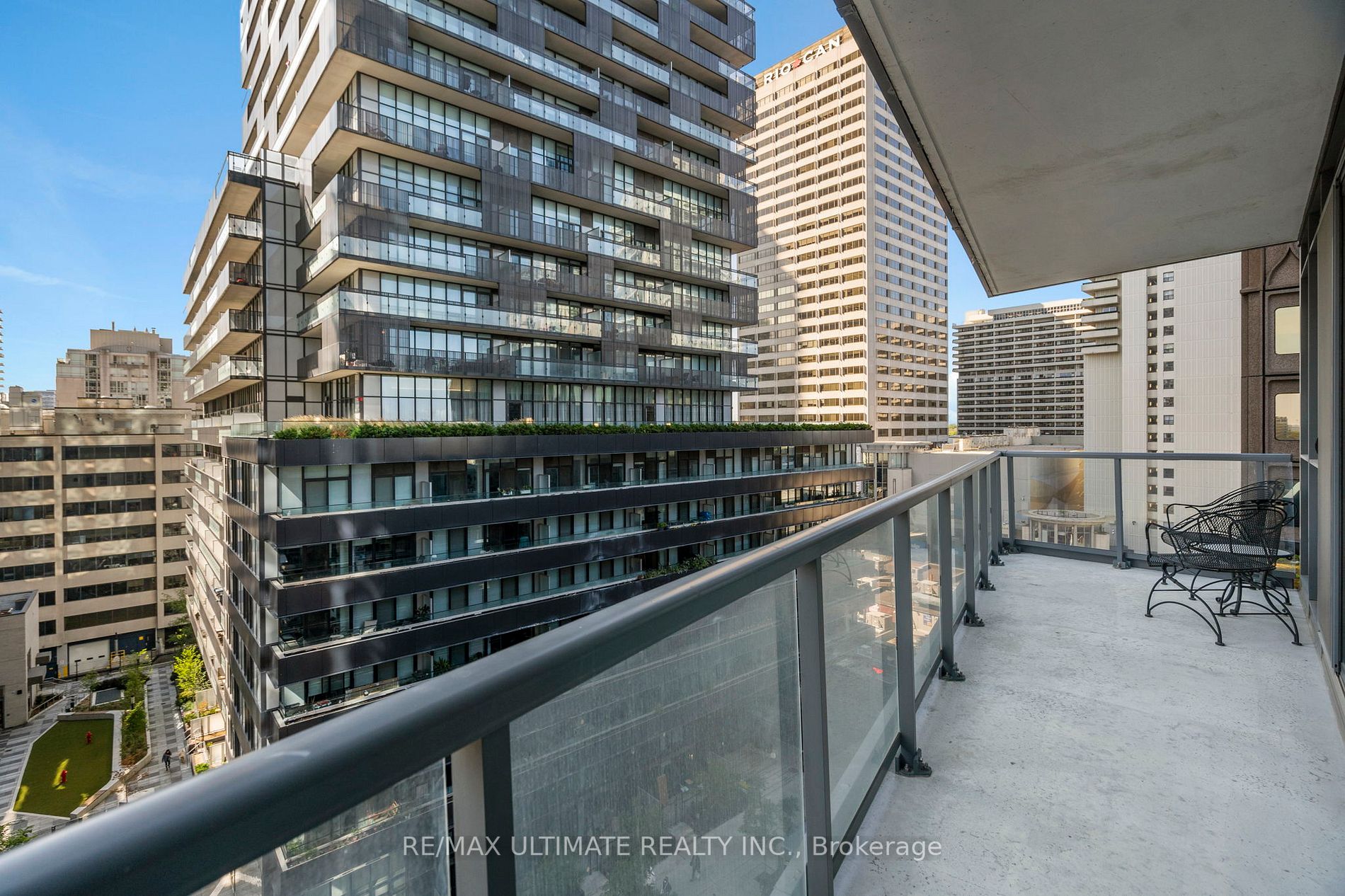 30 Roehampton Avenue, #802