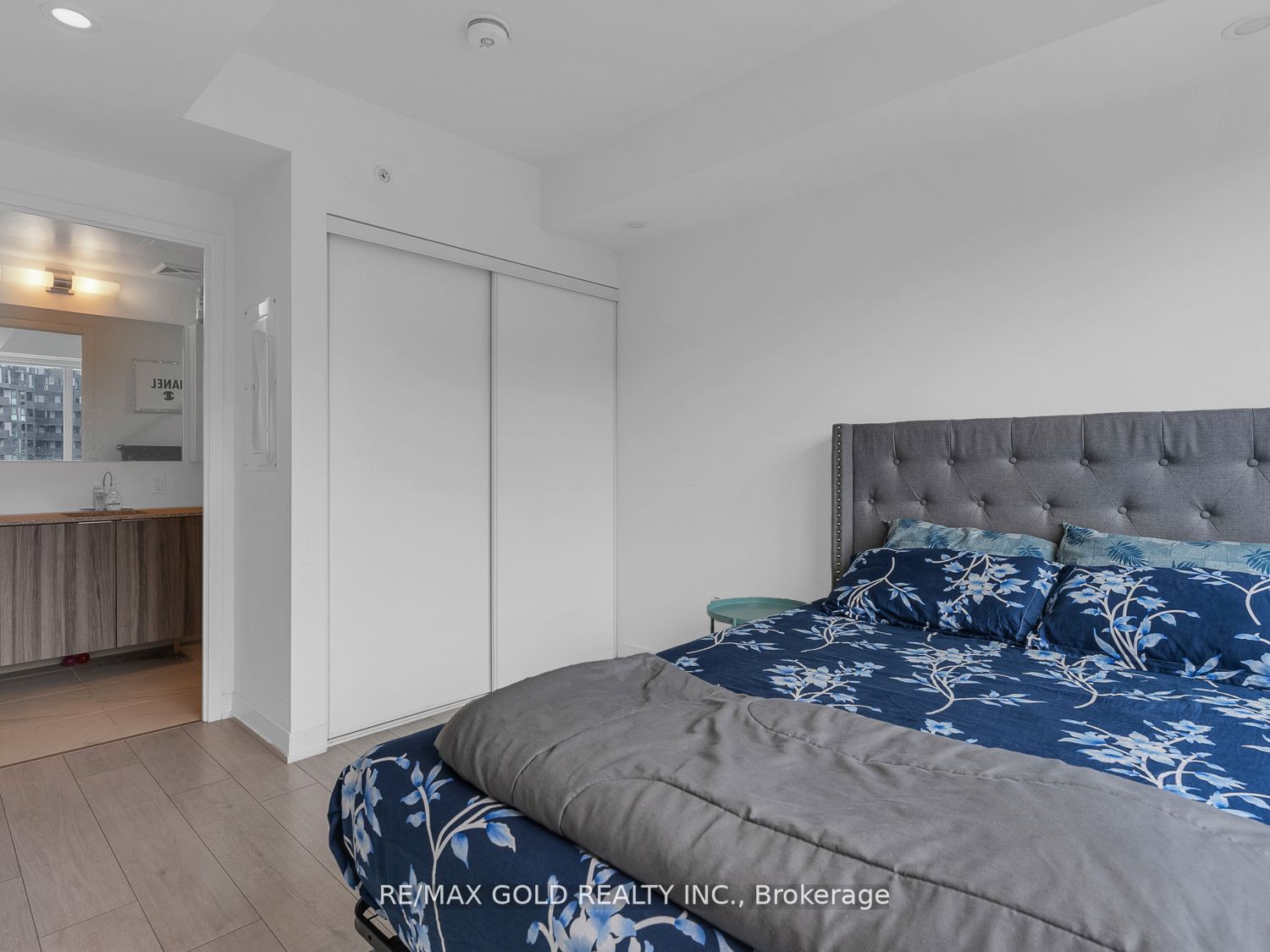 31 Tippett Rd, #453