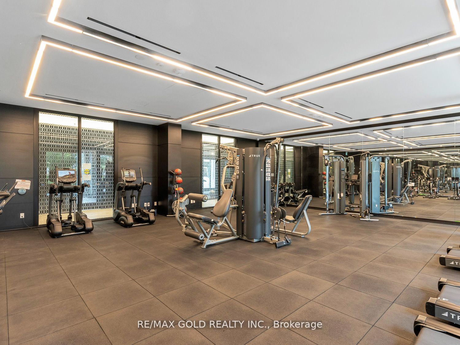 31 Tippett Rd, #453
