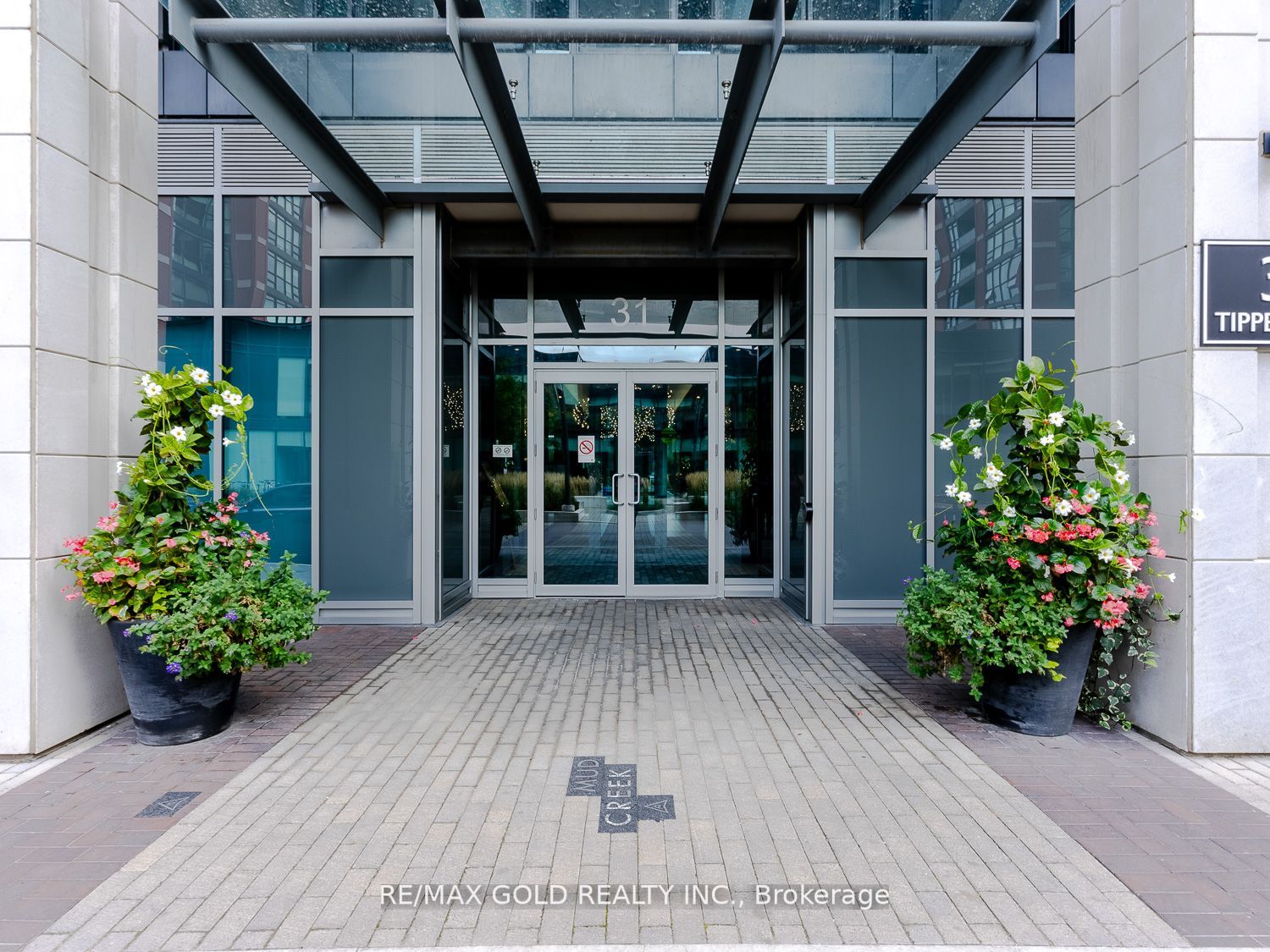 31 Tippett Rd, #453