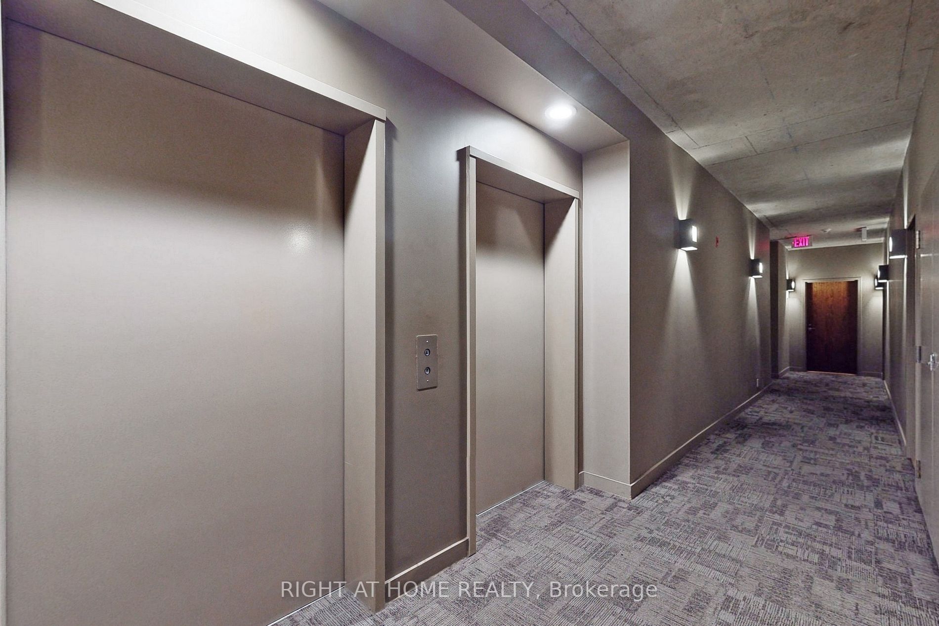 36 Charlotte St, #405