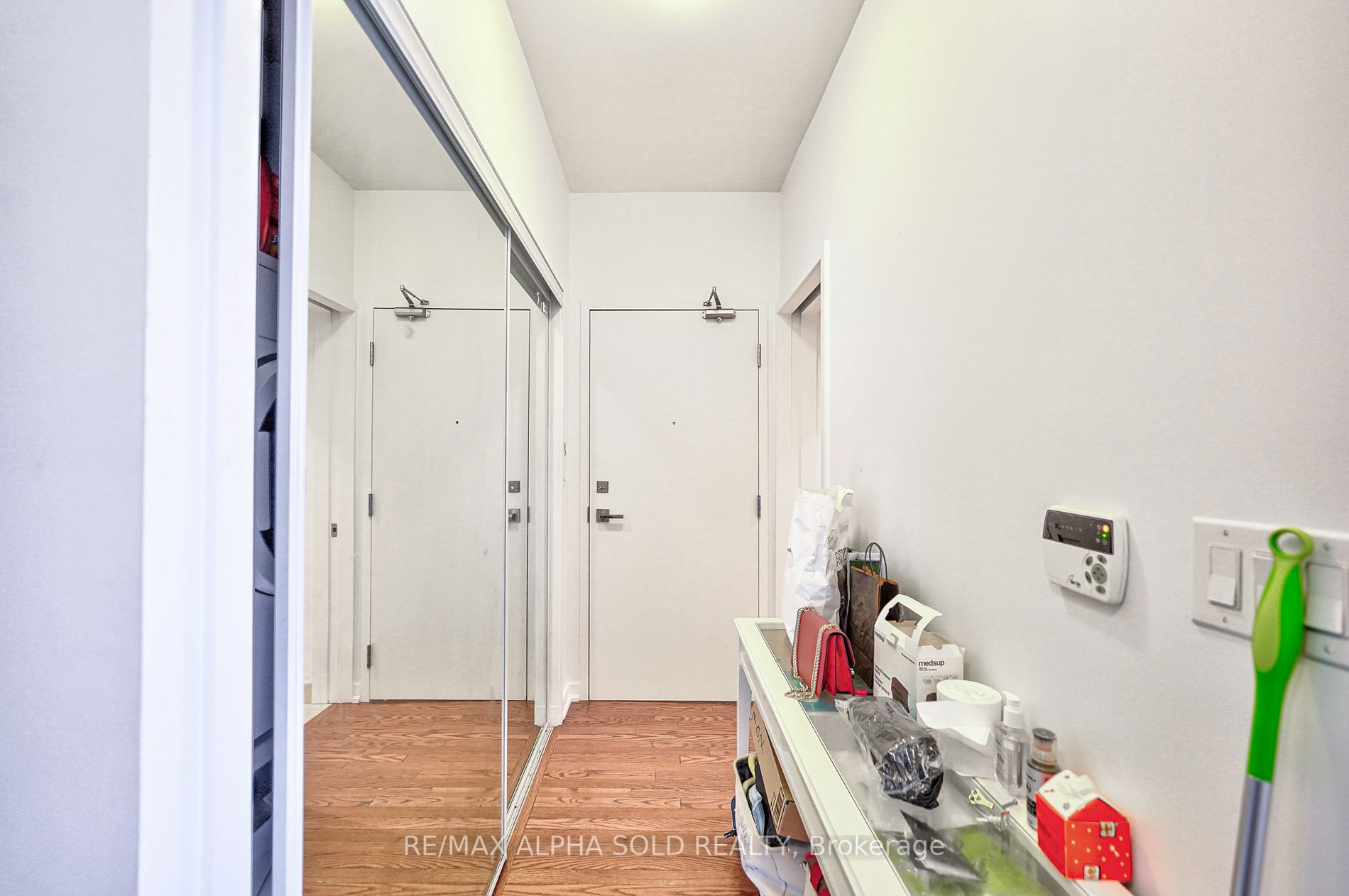 12 York St, #707