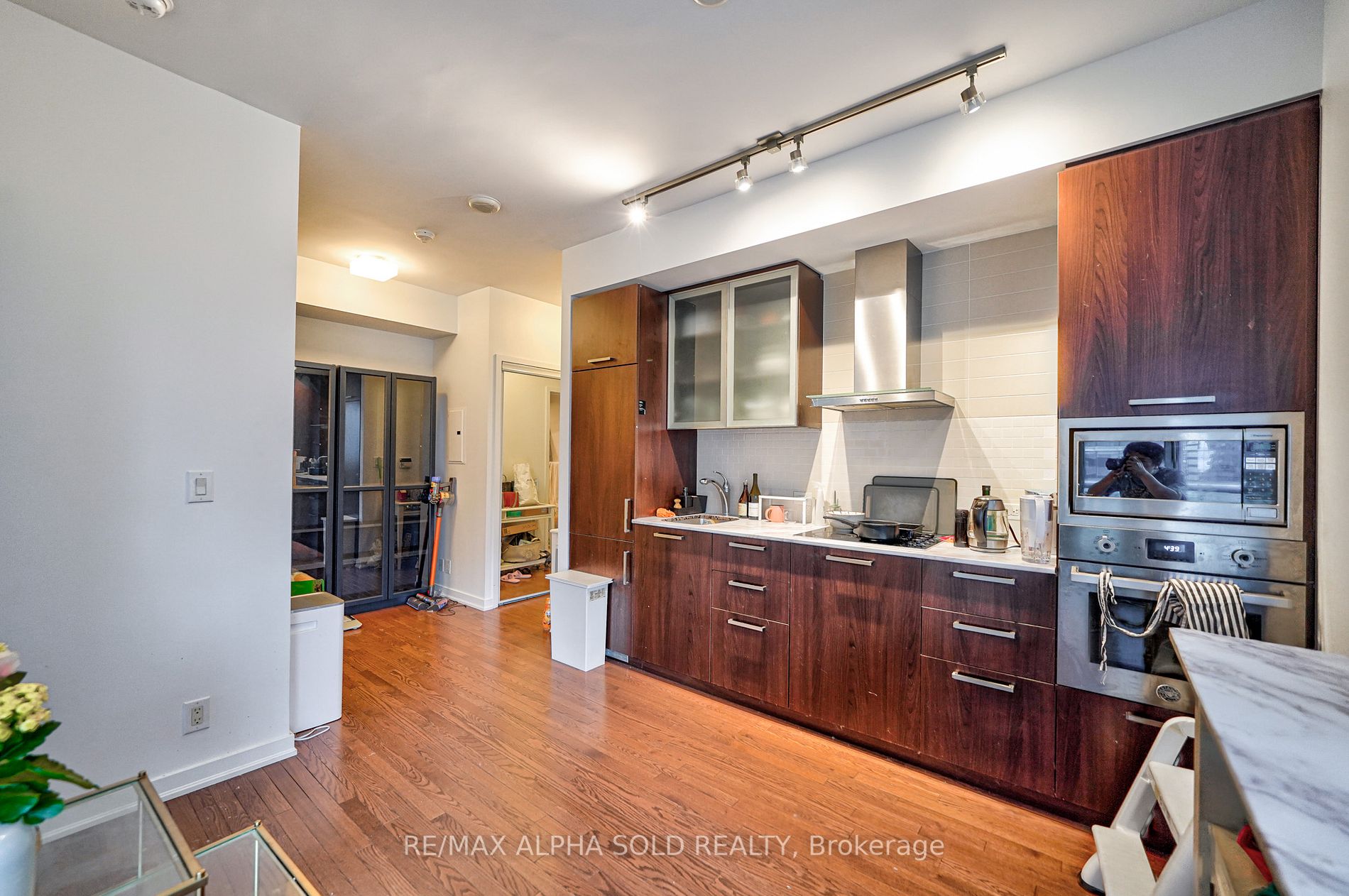 12 York St, #707