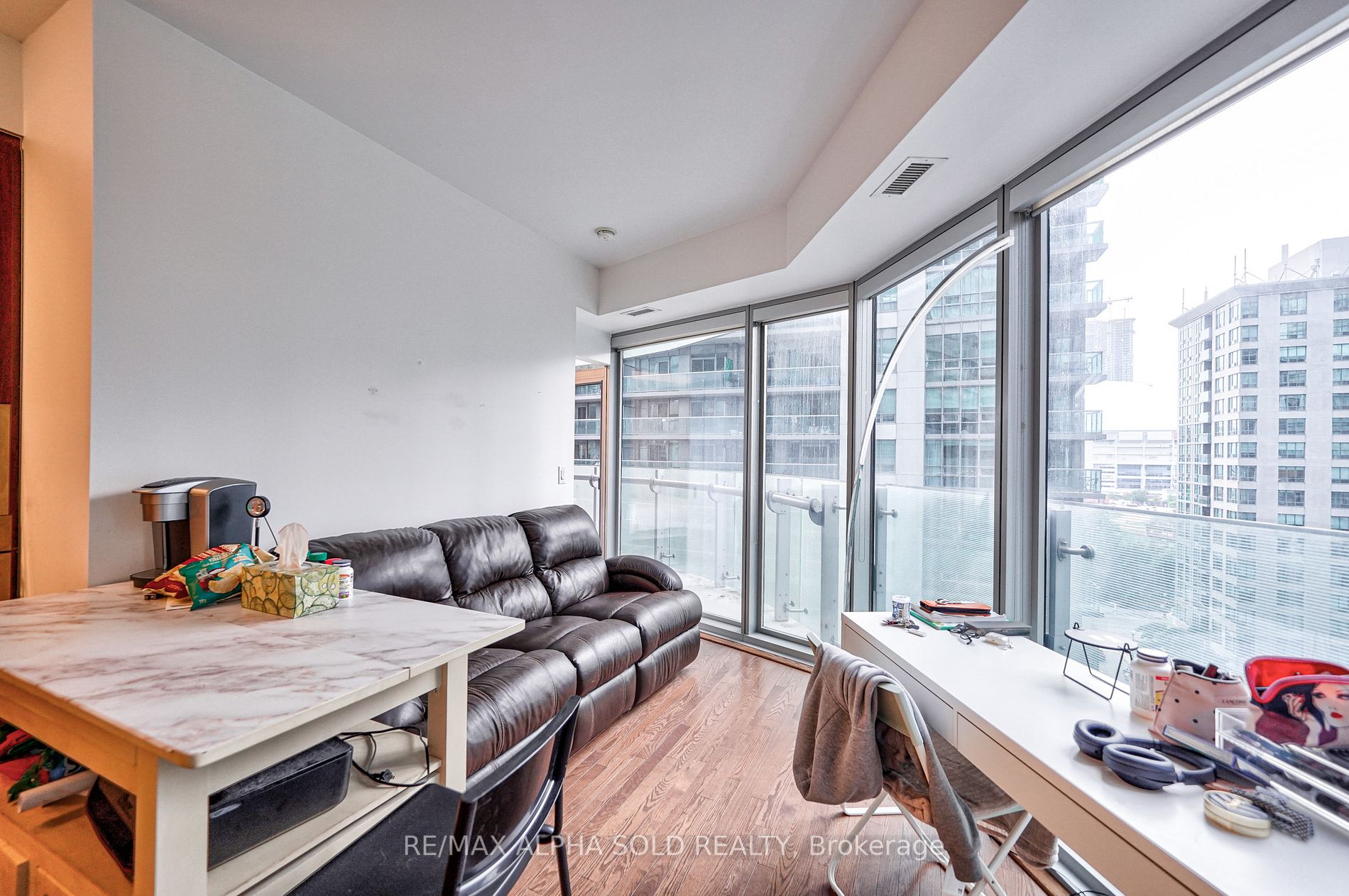 12 York St, #707